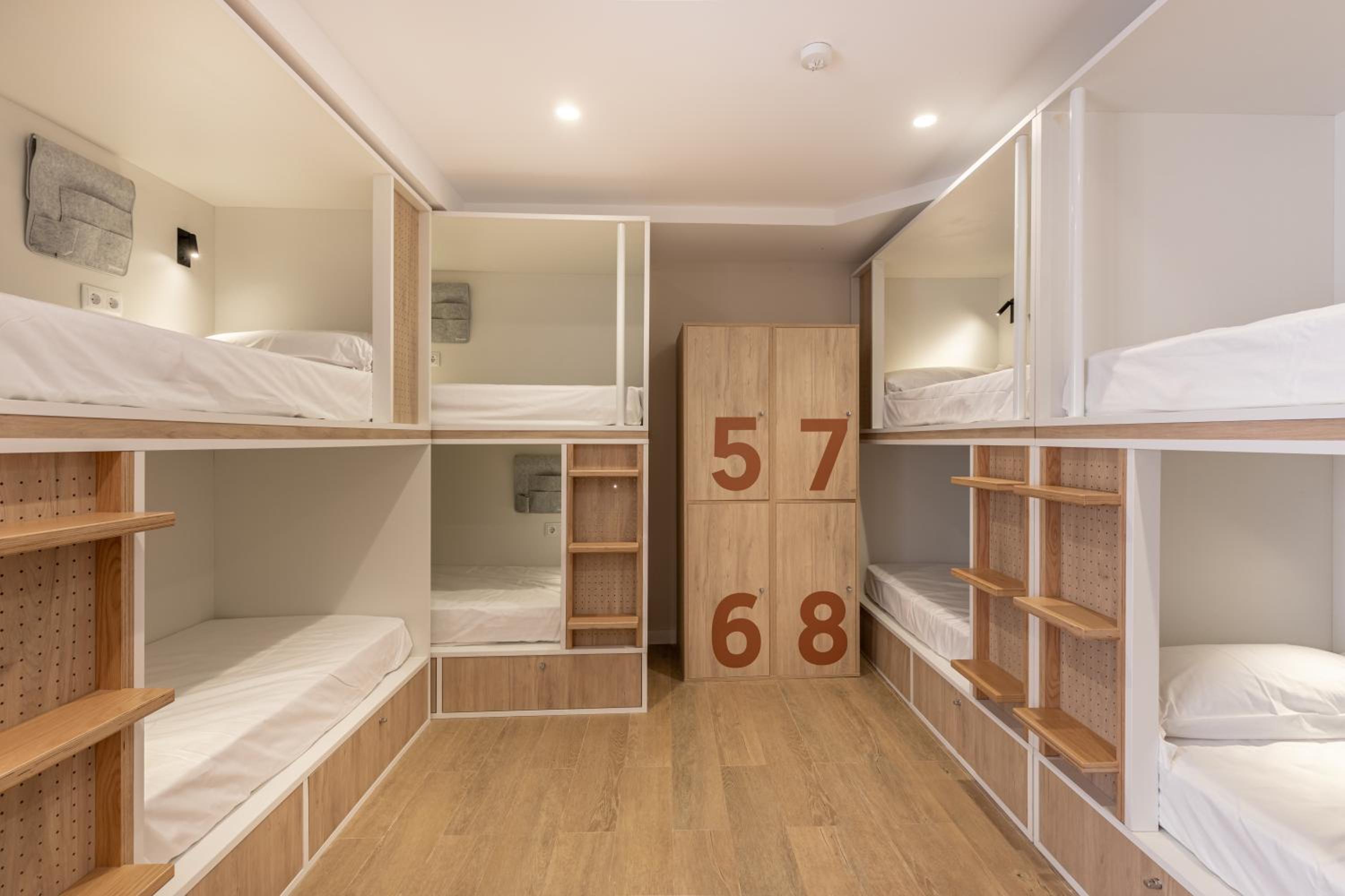 Cama en Habitación Compartida Mixta de 8 Camas