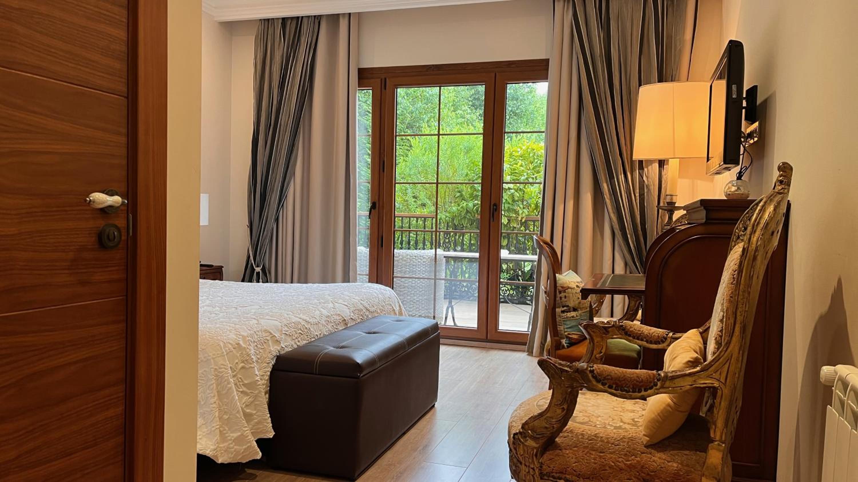 Deluxe Double Room with Terrace photo 2