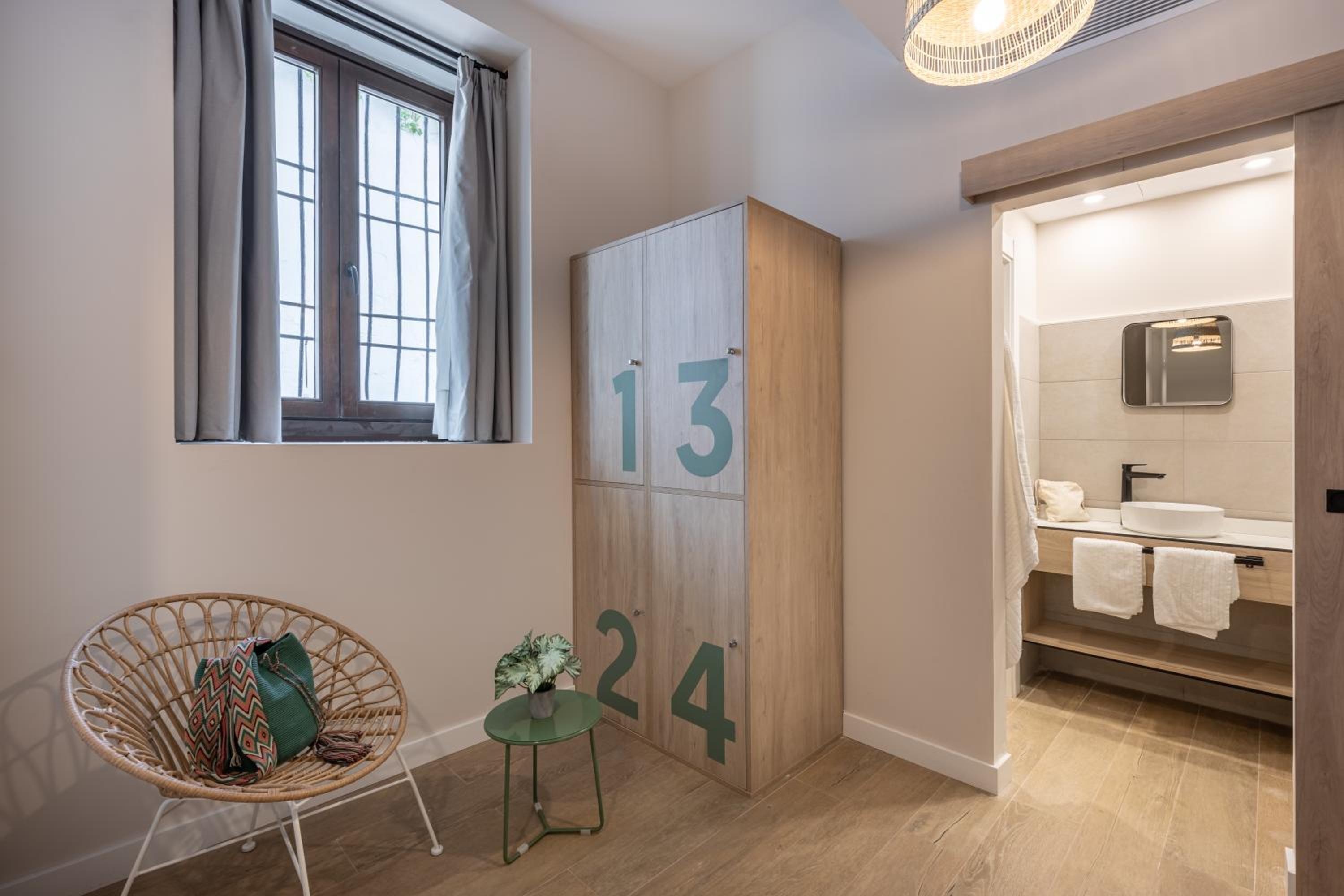 Quadruple Room with Private Bathroom - Photo 1