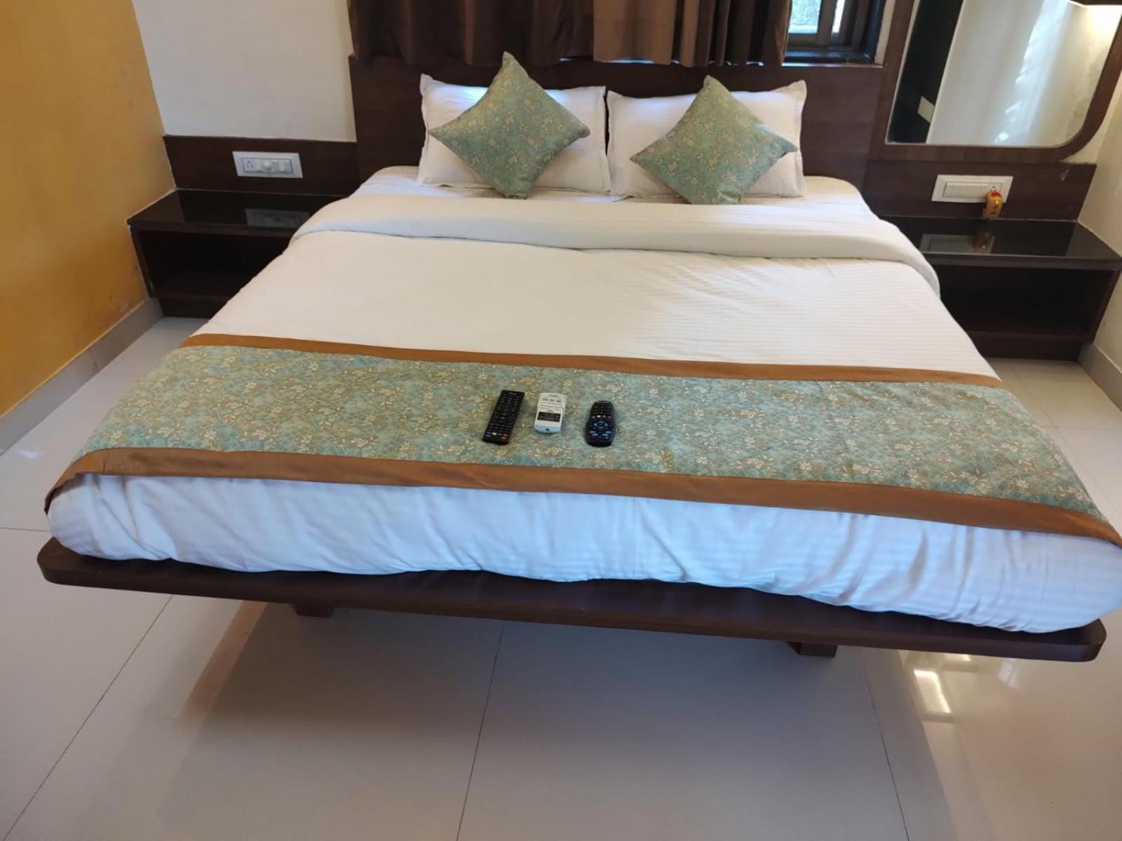 Deluxe Room - Photo 7