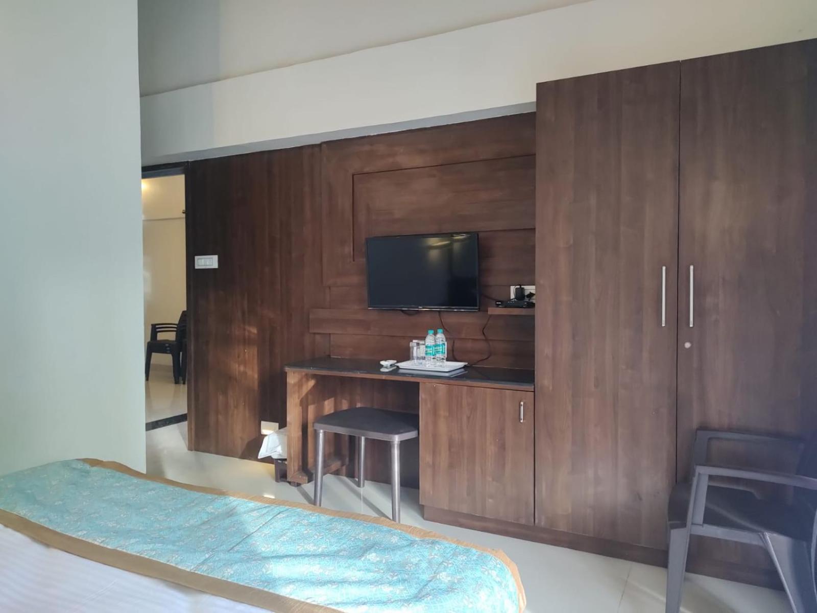 Suite with Balcony - Photo 5