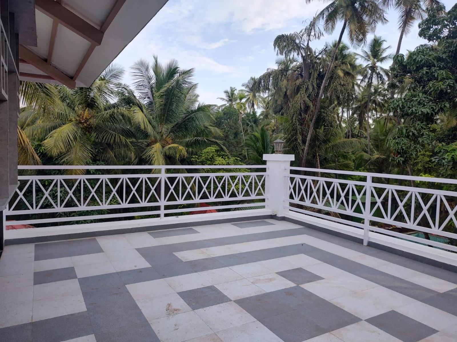 Suite with Balcony - Photo 8