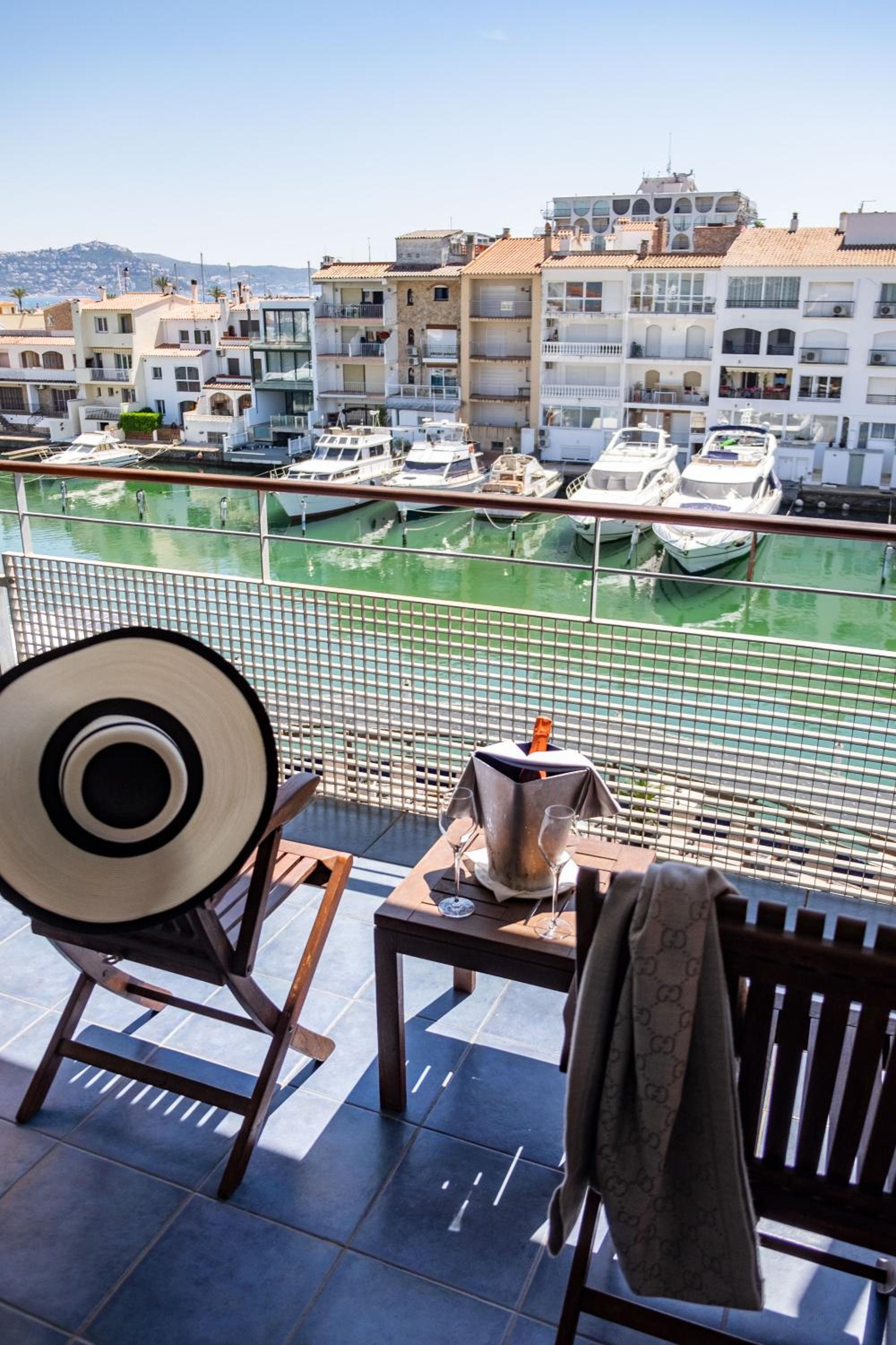 Double Room with Canal View - Photo 6