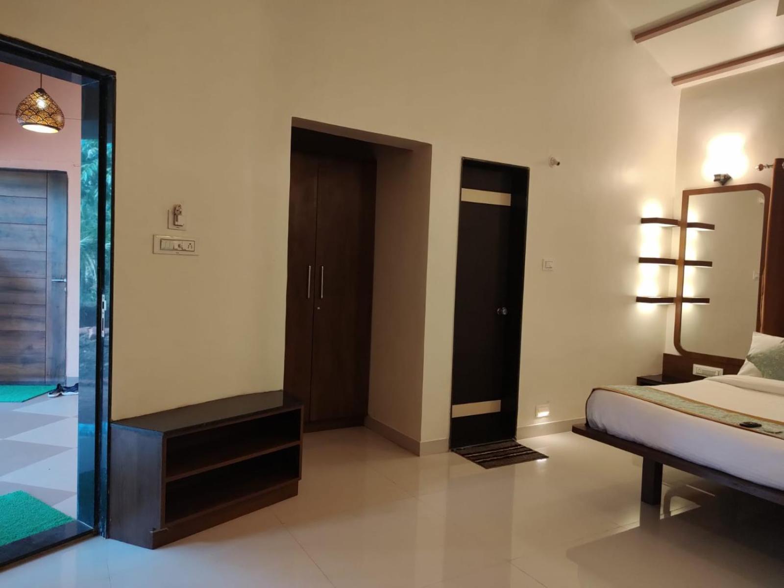 Super Deluxe Cottages - Photo 9
