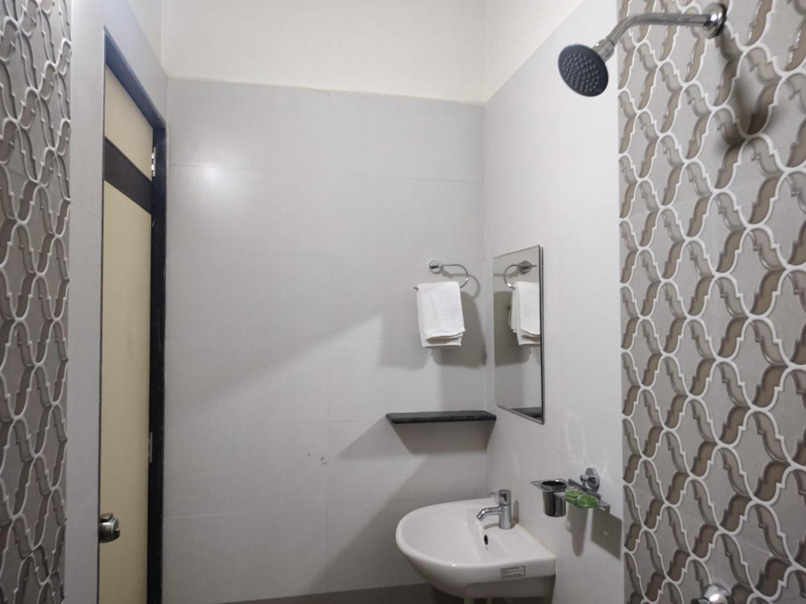 Super Deluxe Cottages - Photo 10