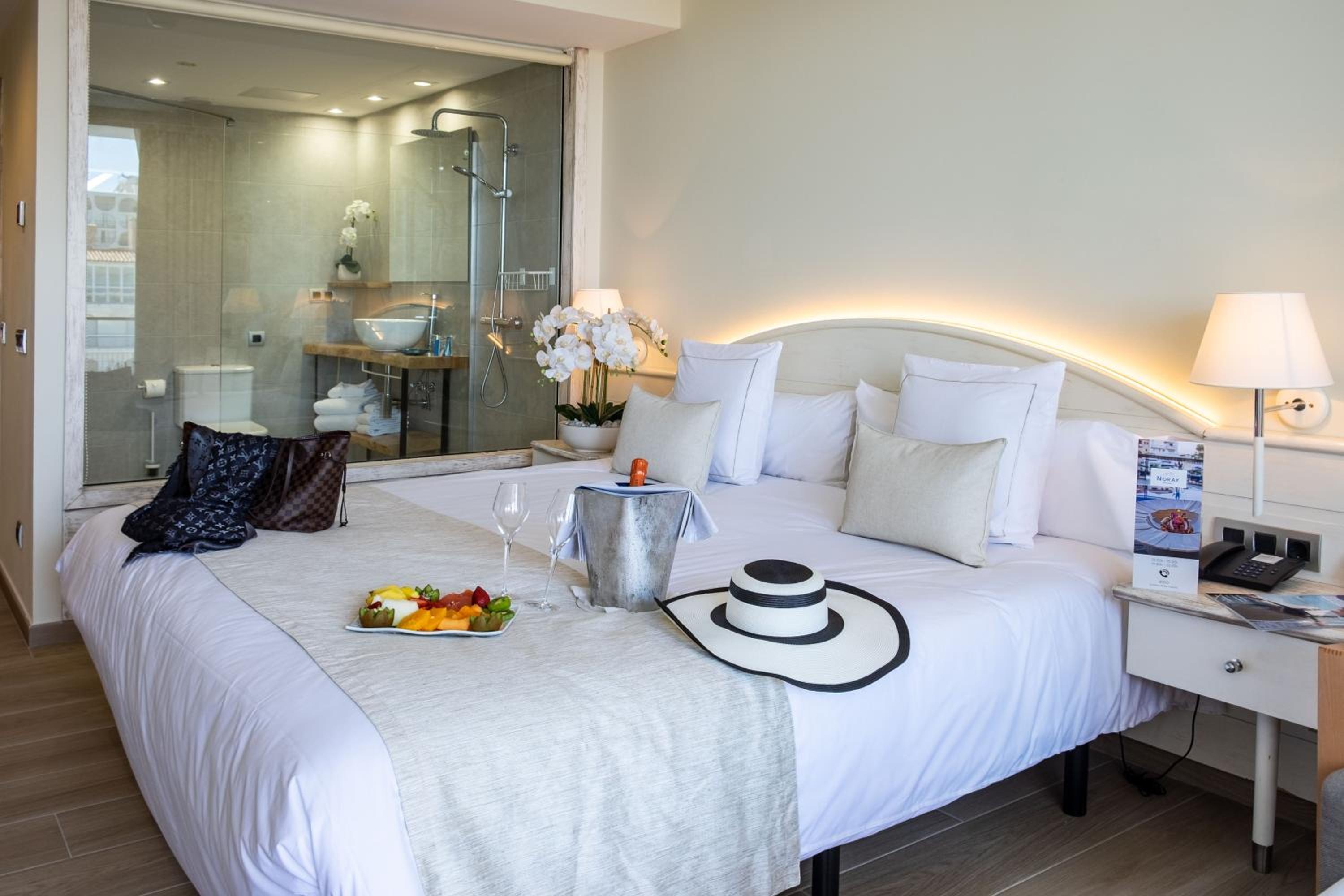 Double Room with Canal View - Photo 7