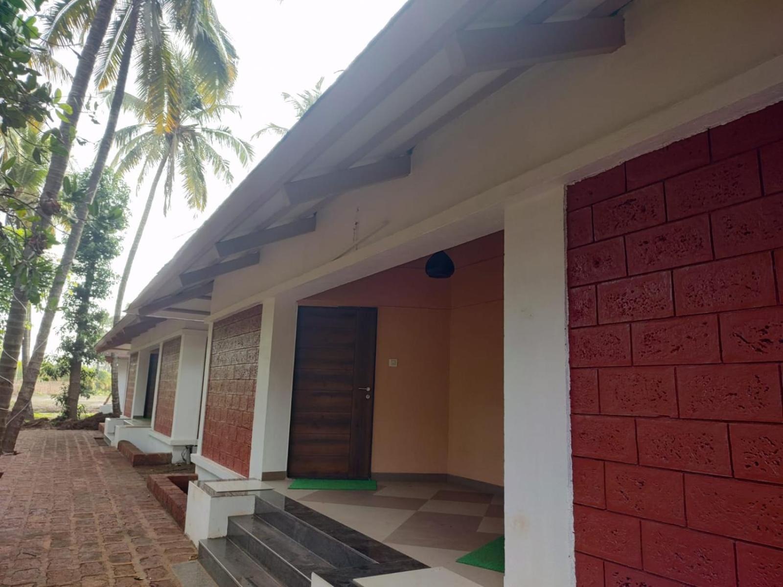 Super Deluxe Cottages - Photo 12