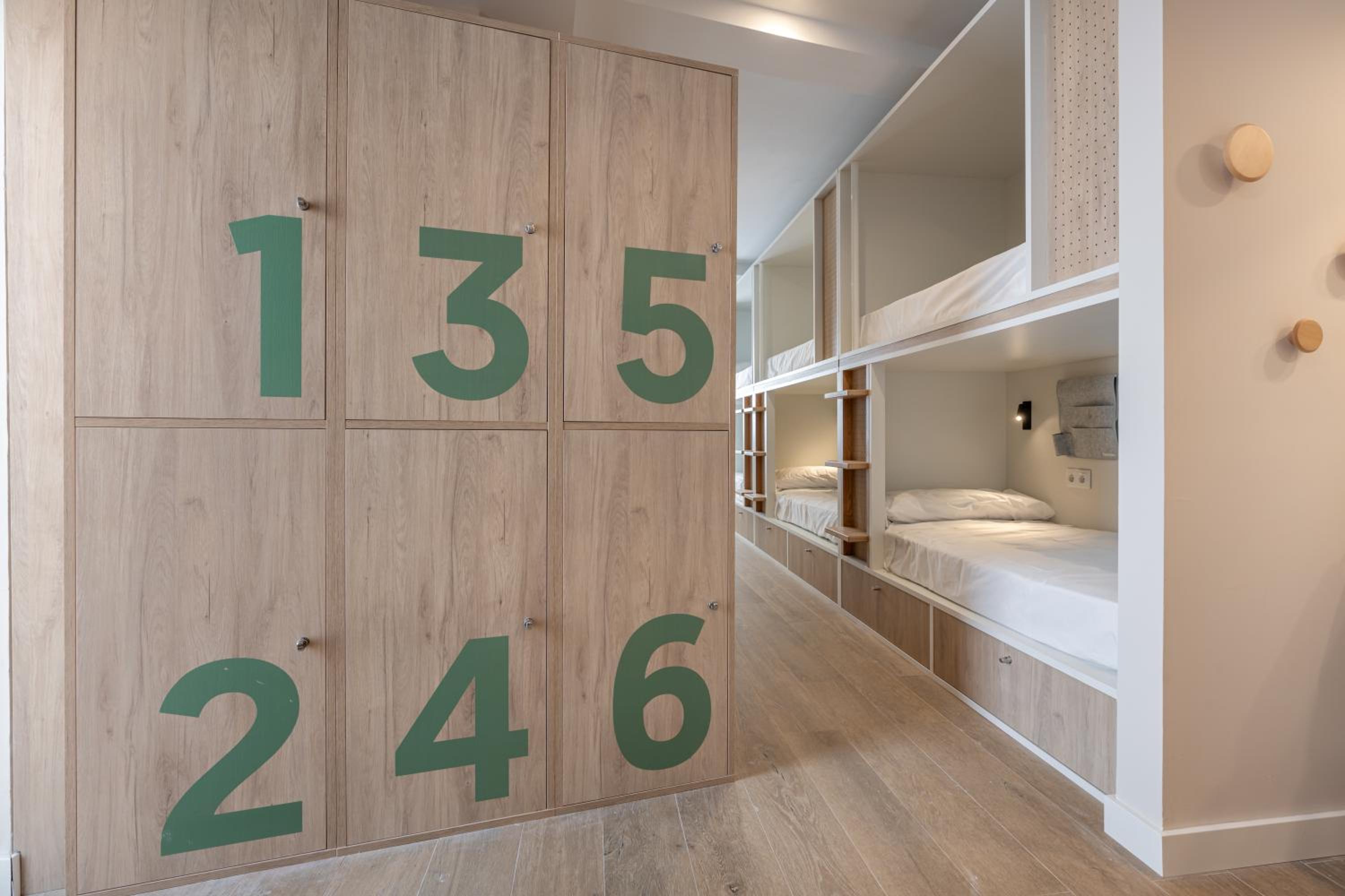 Bed in 10-Bed Mixed Dormitory Room photo 3