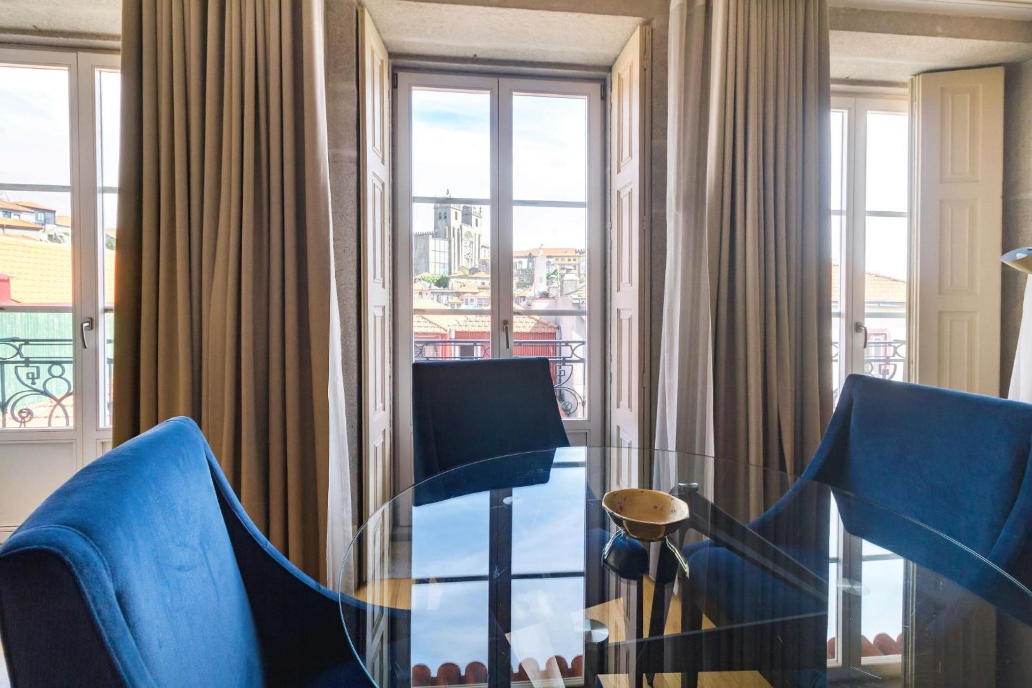 Deluxe Apartment with City View