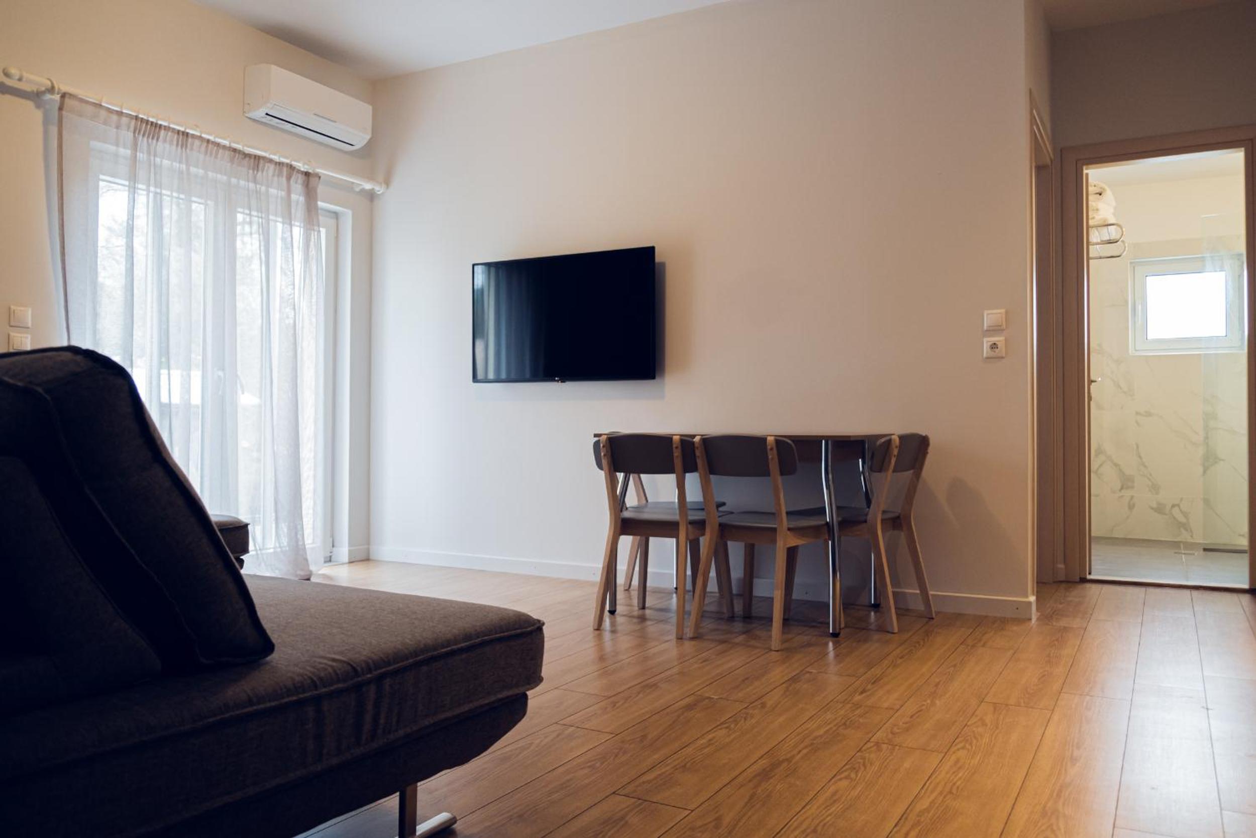 One-Bedroom Apartment photo 1