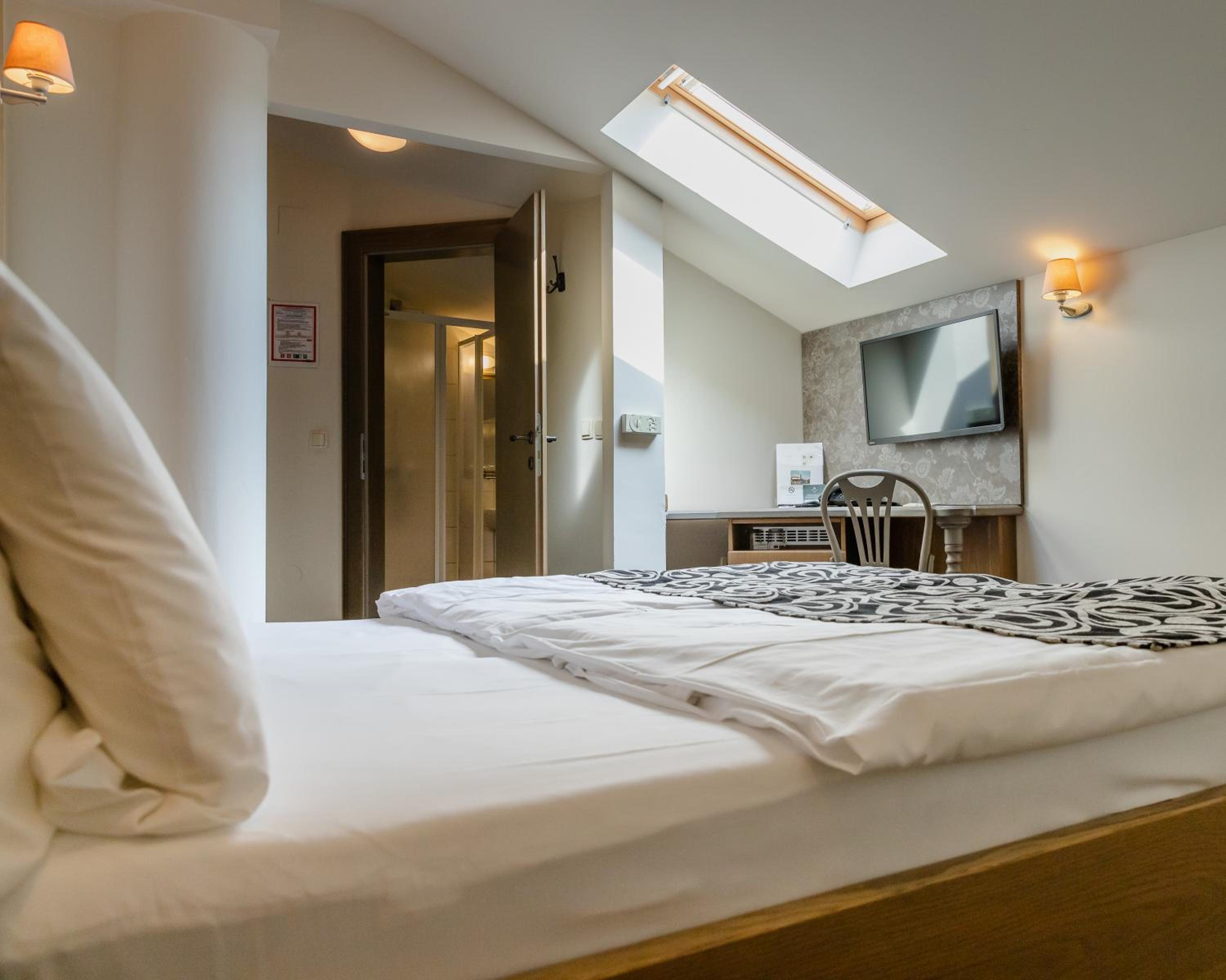Double or Twin Room - Attic photo 1