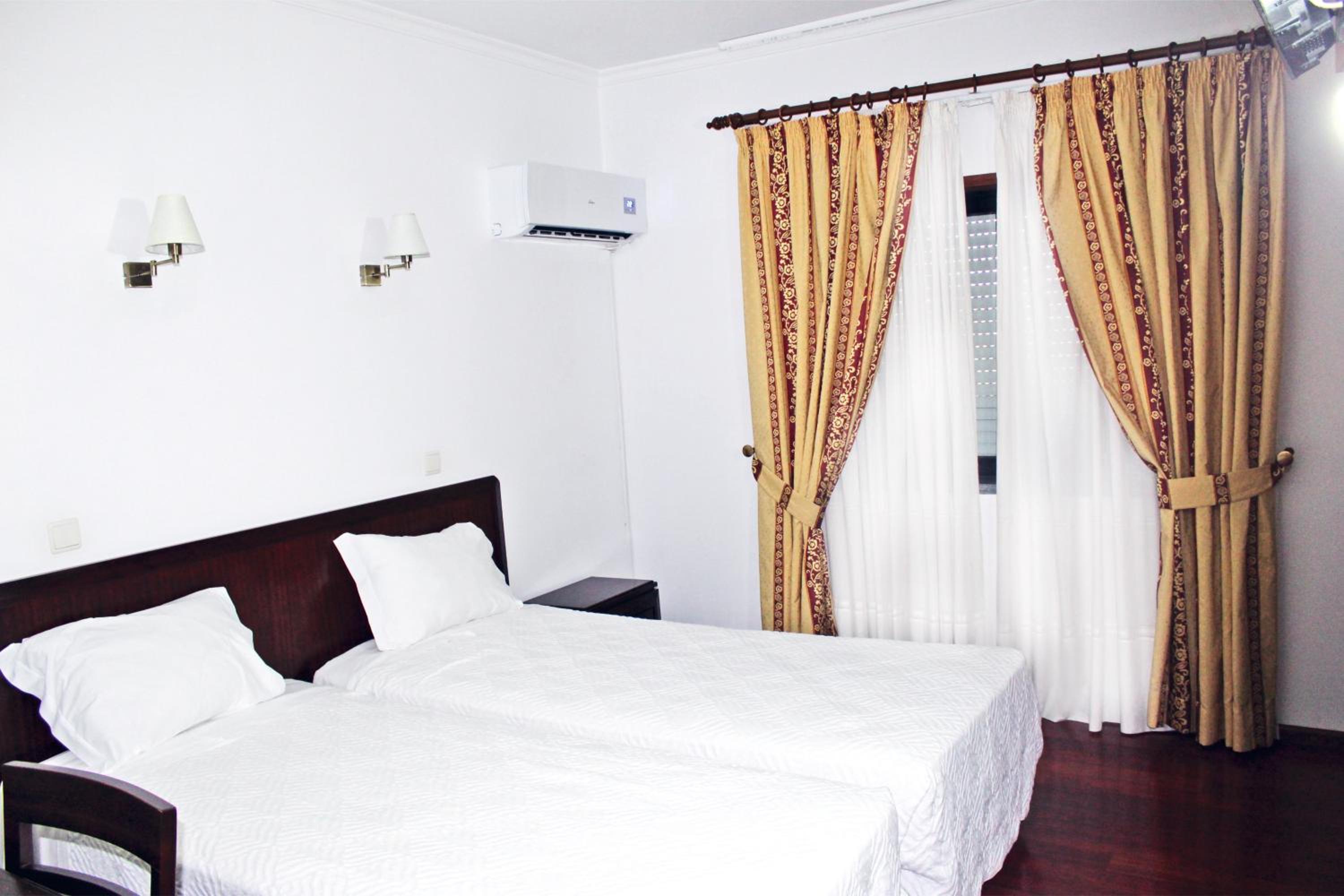 Double or Twin Room - Photo 7