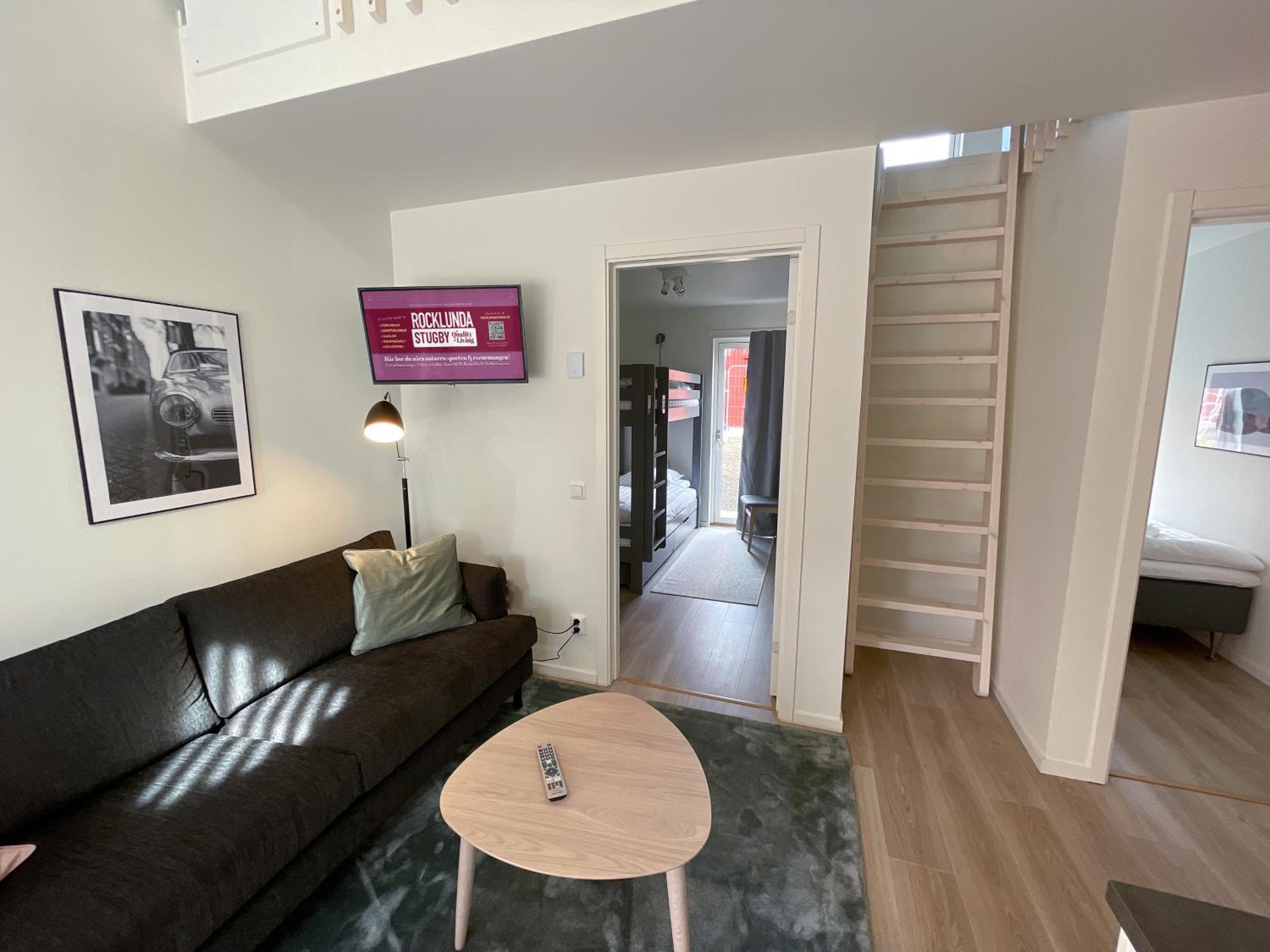 Three-Bedroom Apartment - Photo 4