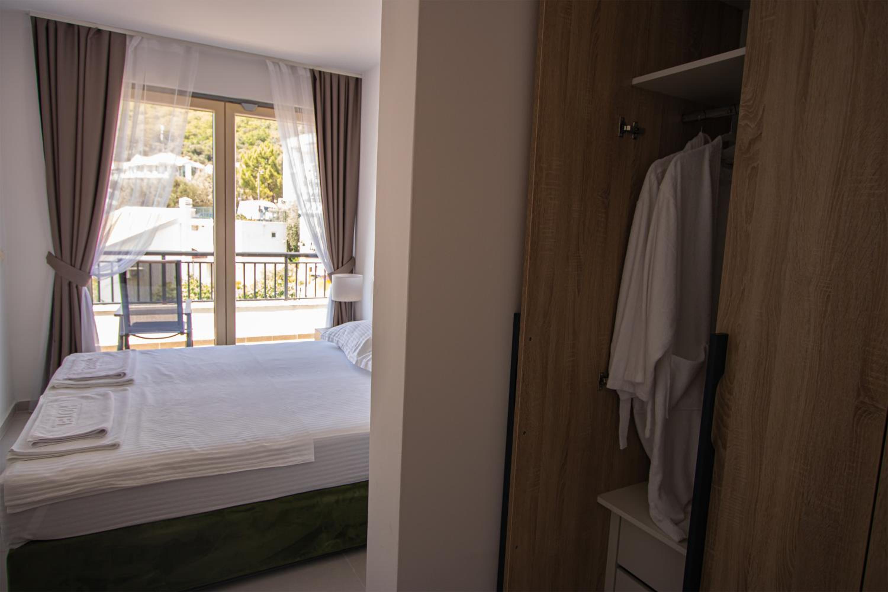 Apartment with Terrace photo 2