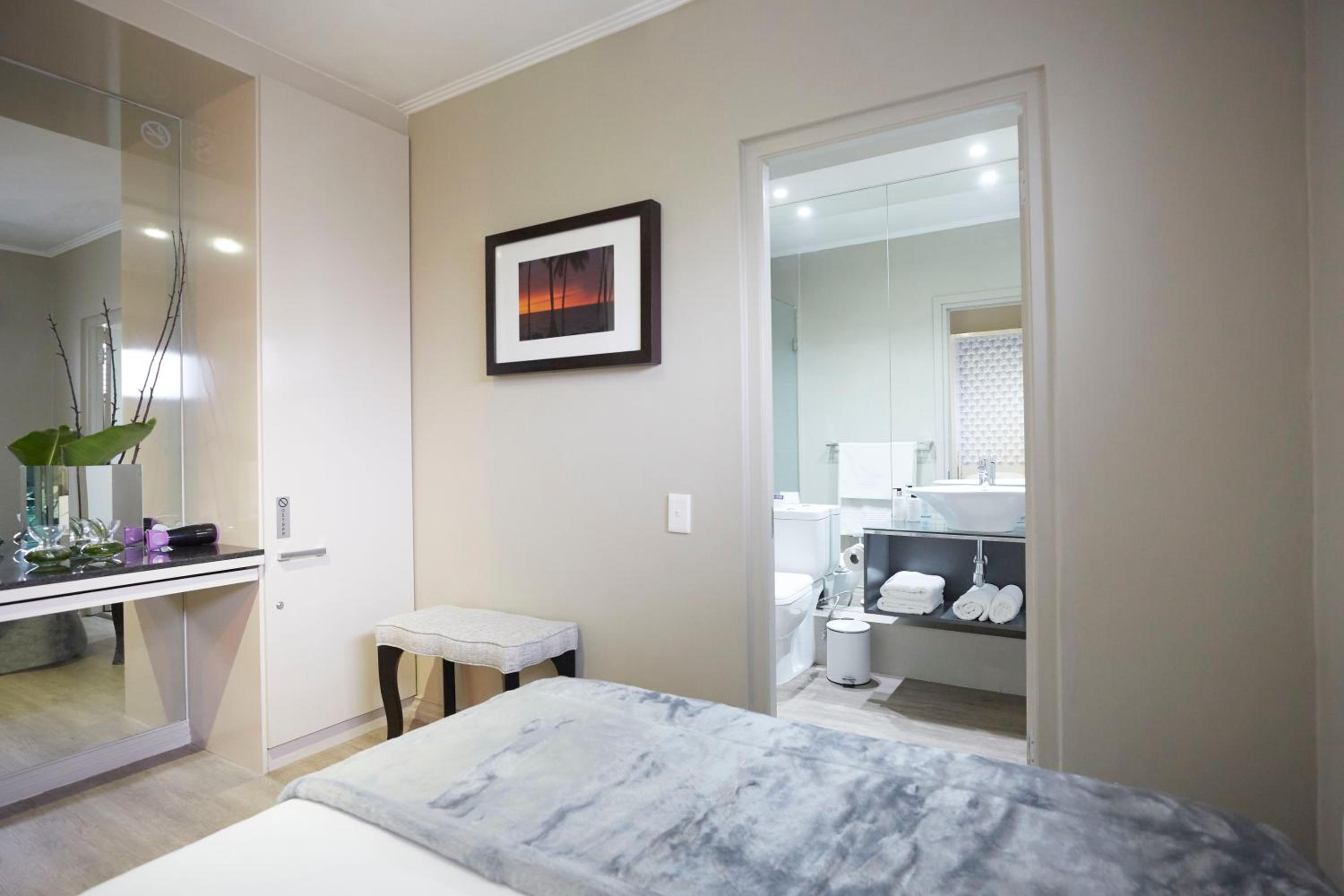 Executive Suite - Photo 1