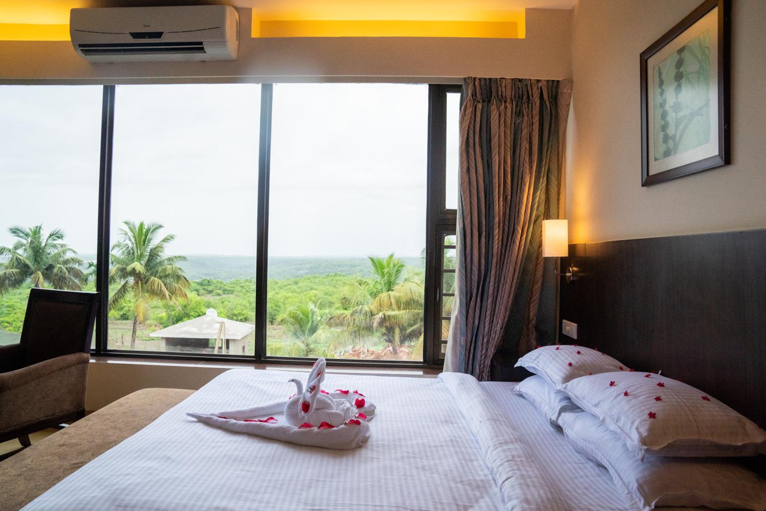 Suite with Mountain View photo 3