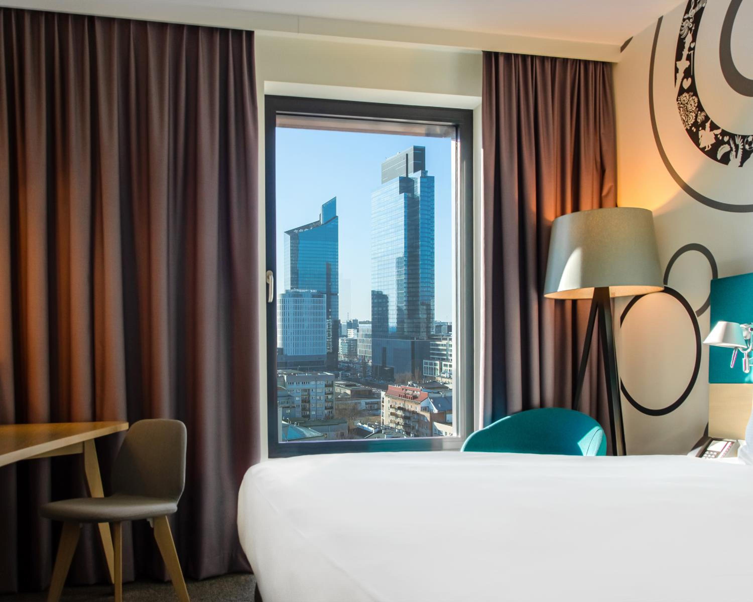 Standard King Room with City View photo 2