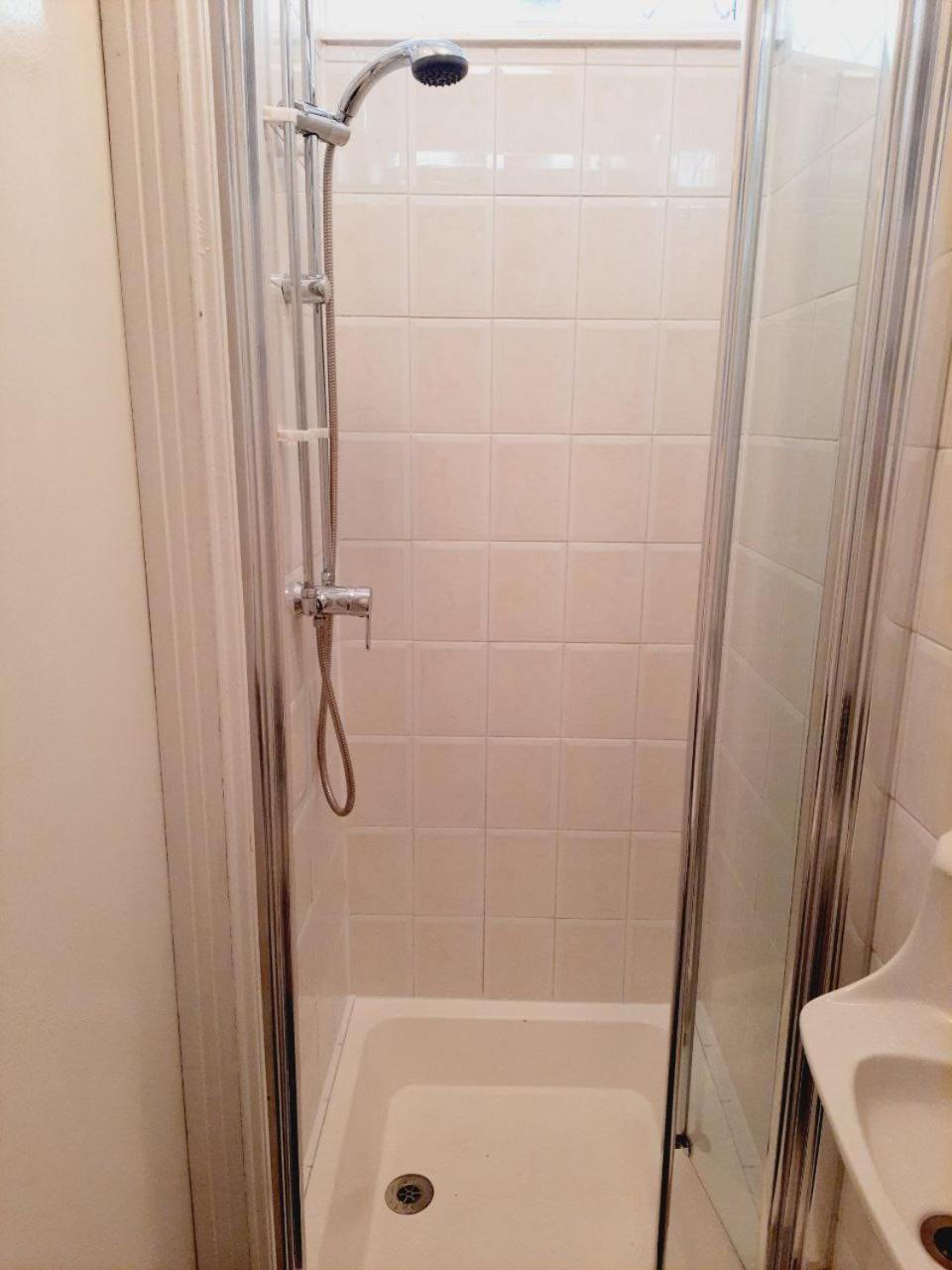 Single Room with Private Bathroom photo 3