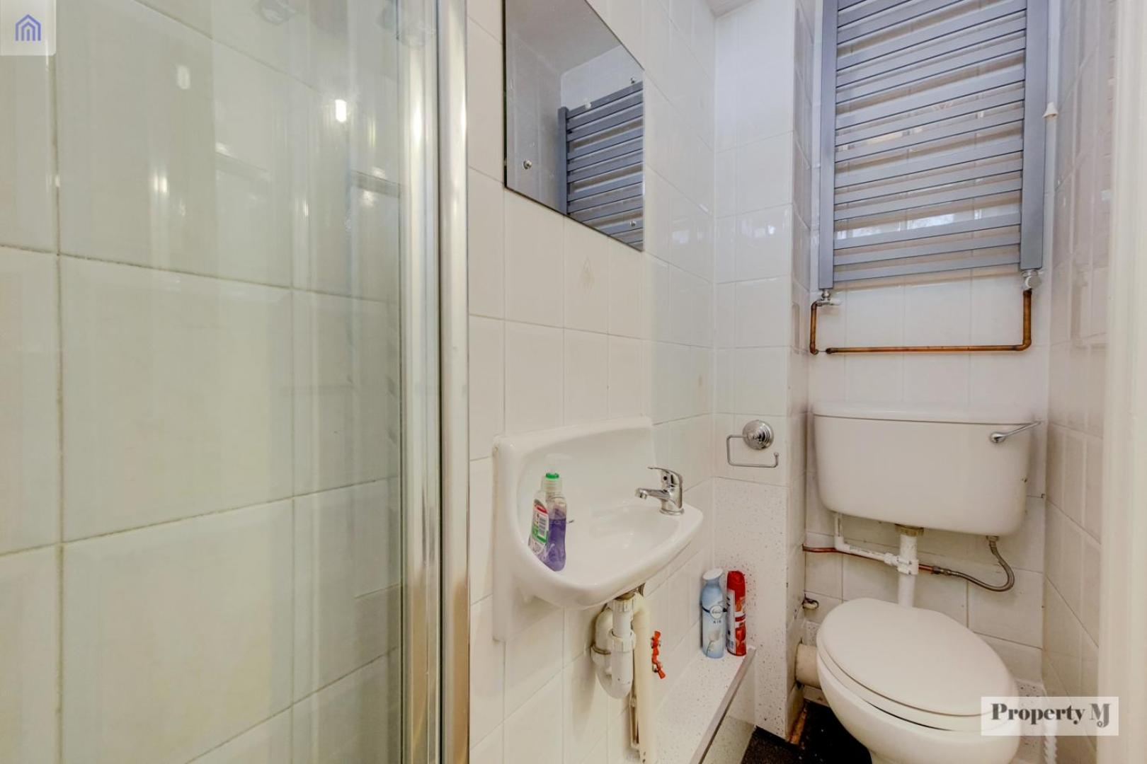 Single Room with Private Bathroom photo 2