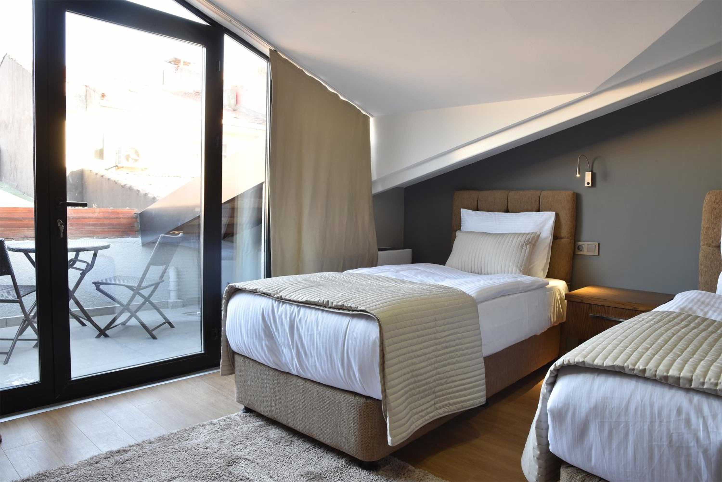 Double Room with Balcony photo 3