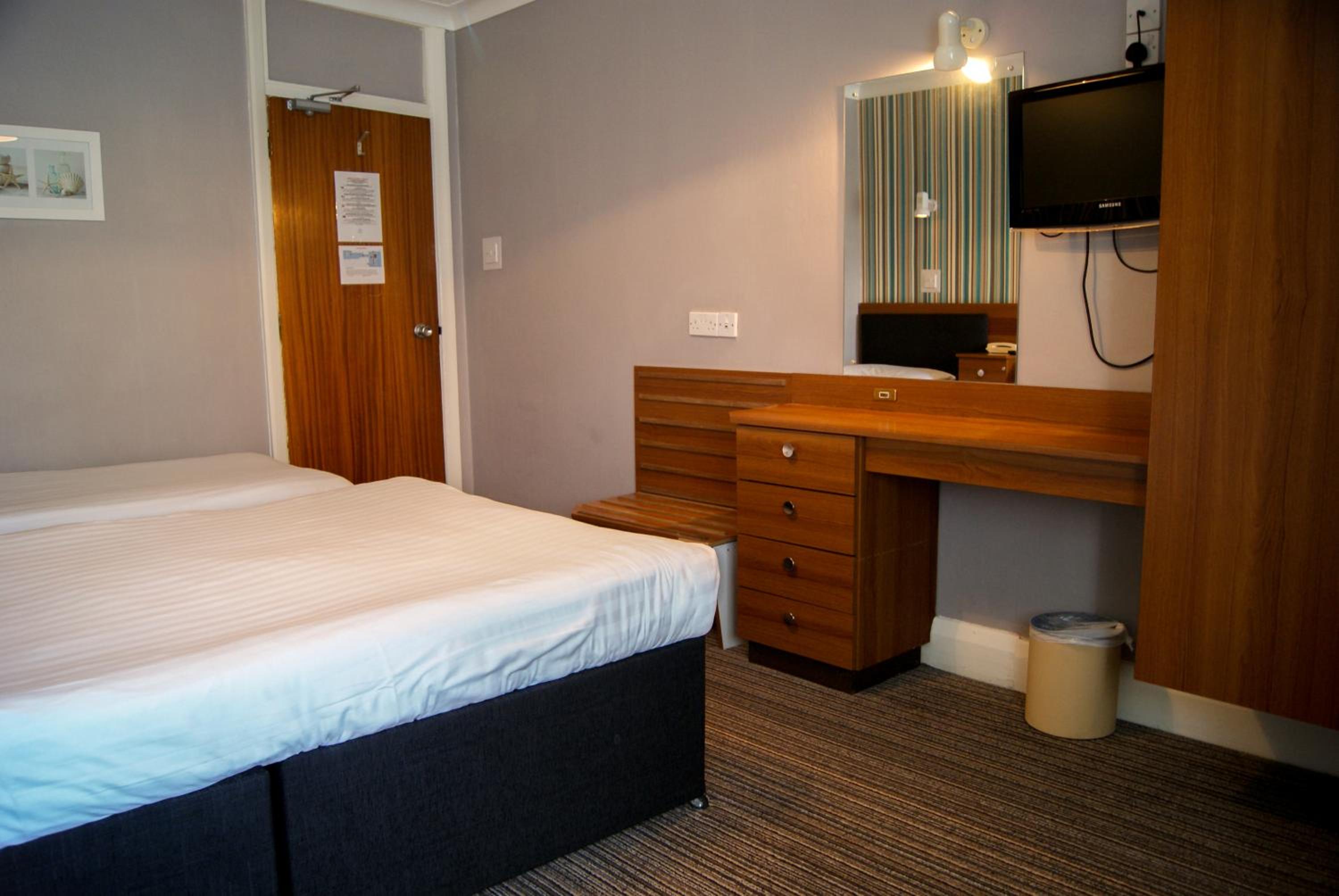 Standard Family Room (2 Adults + 1 Child) - Photo 5
