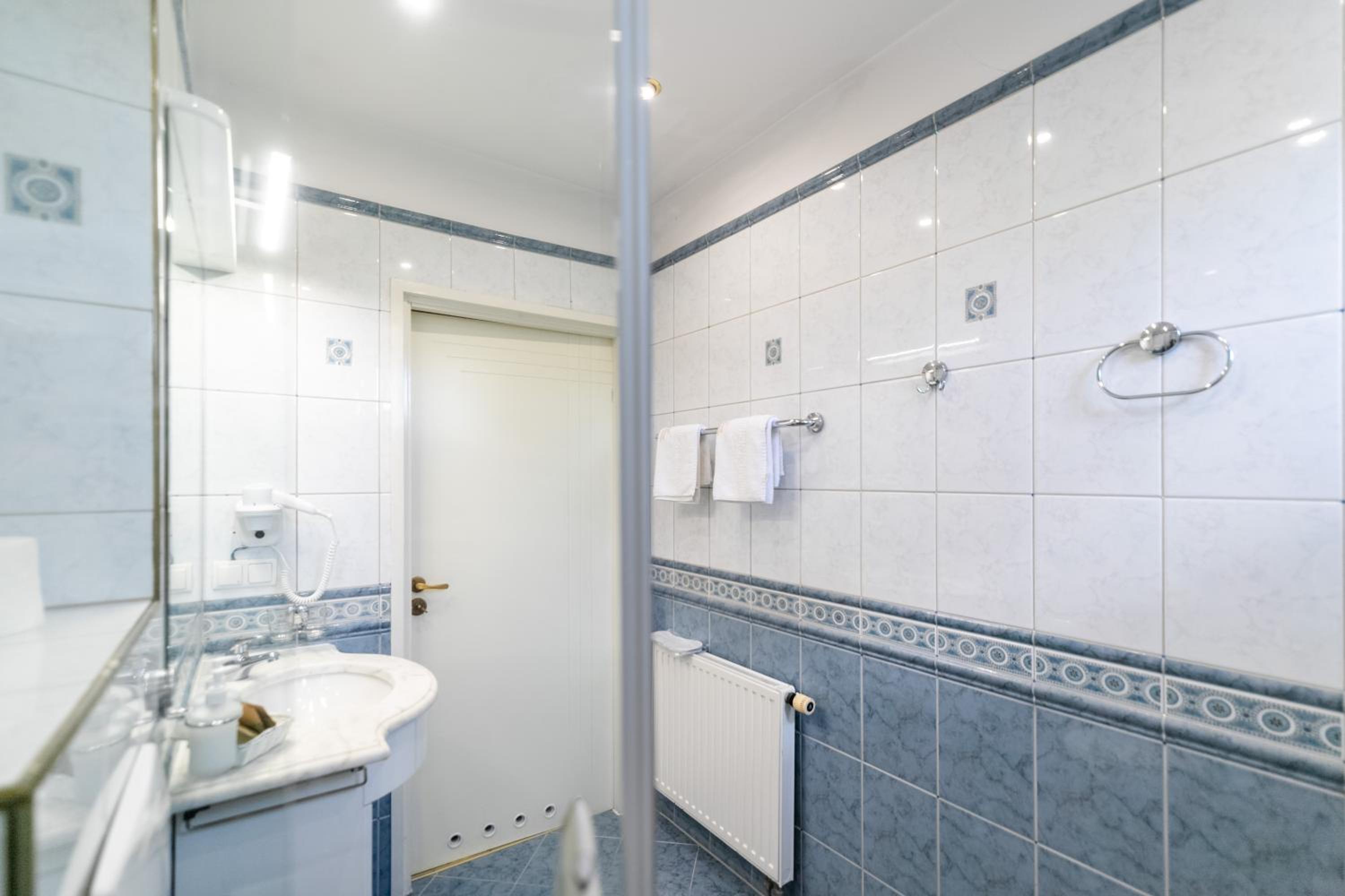 Budget Double Room - Photo 4
