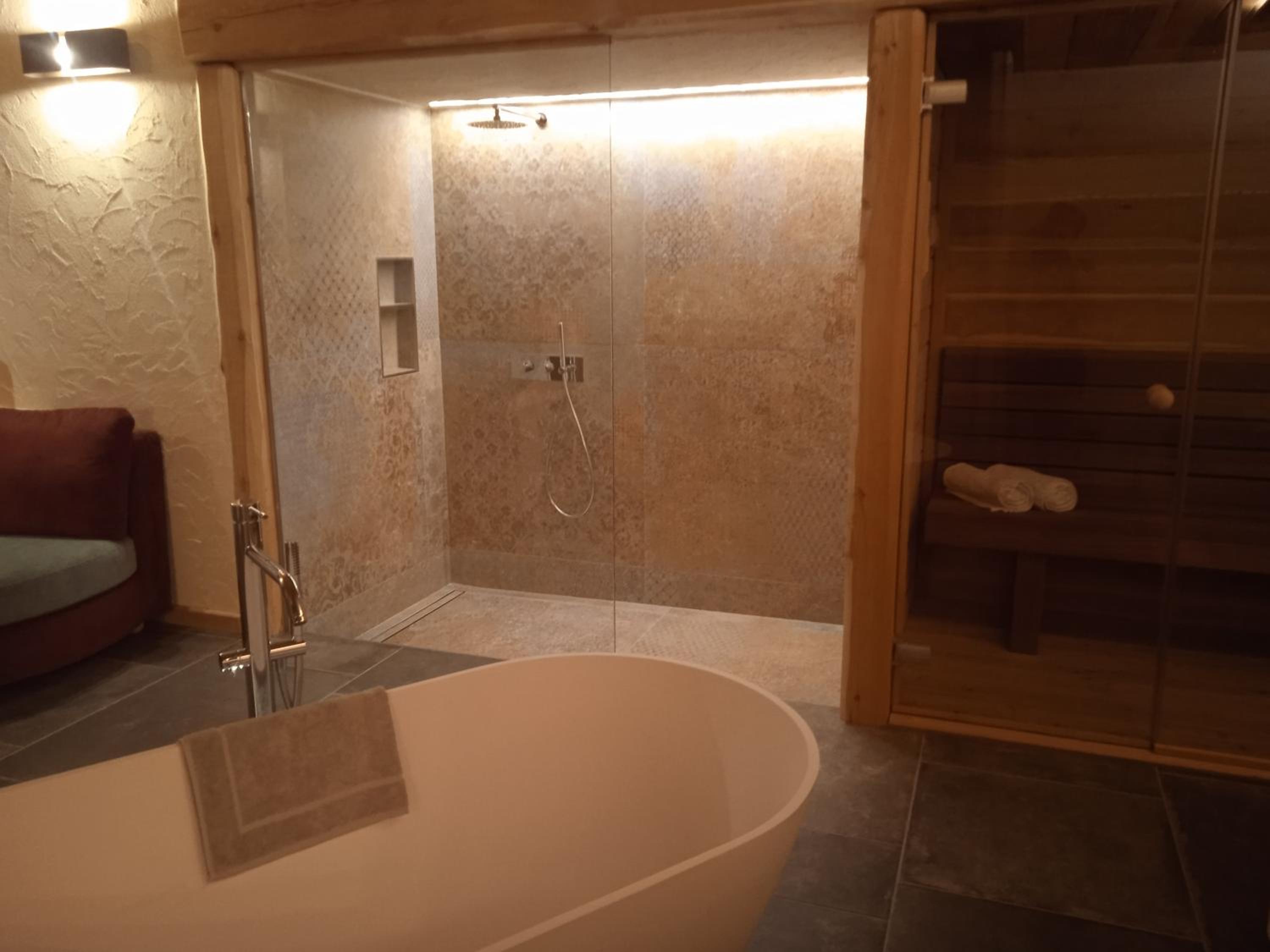 Deluxe Double Room with Bath photo 3