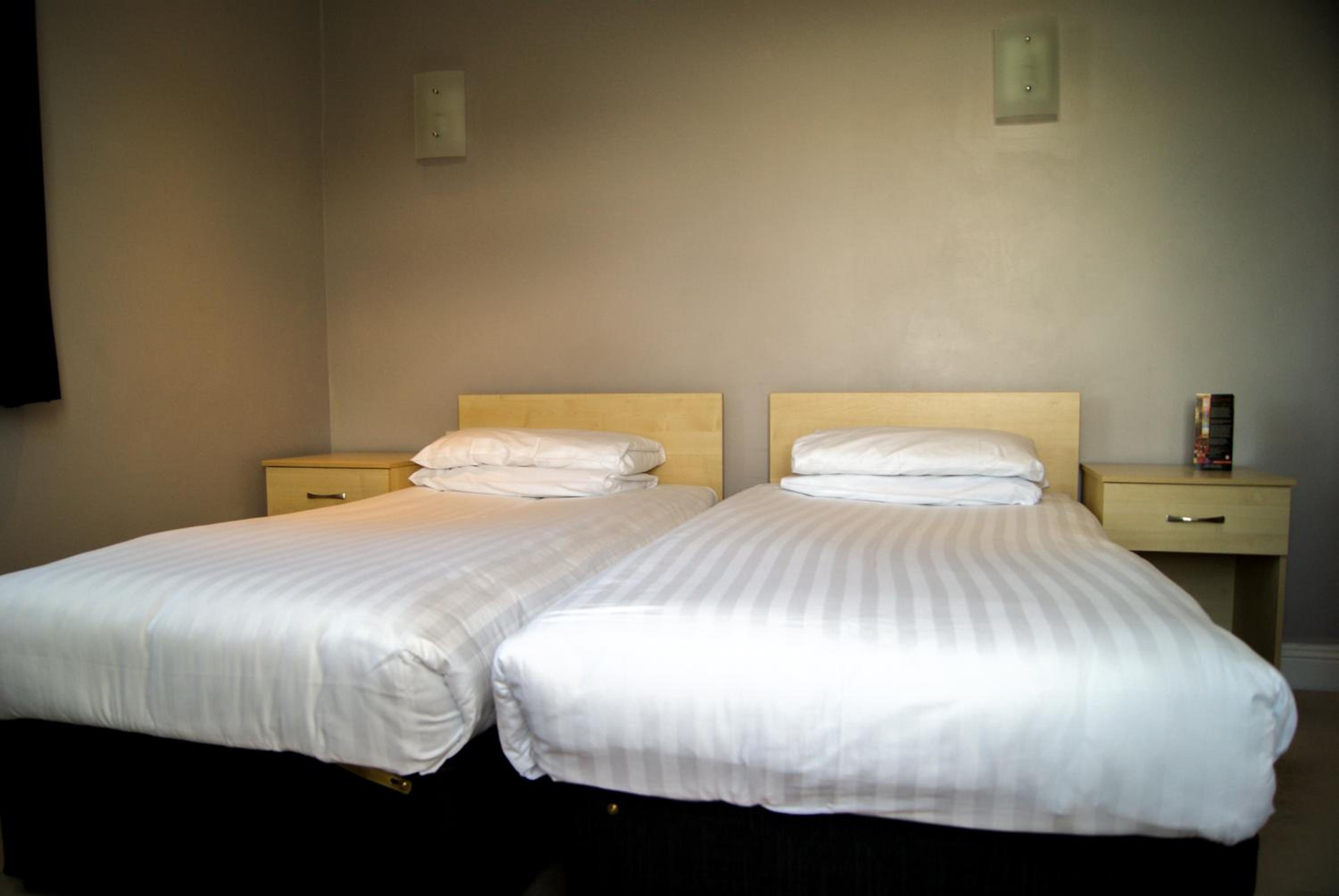 Standard Twin Room - Photo 2