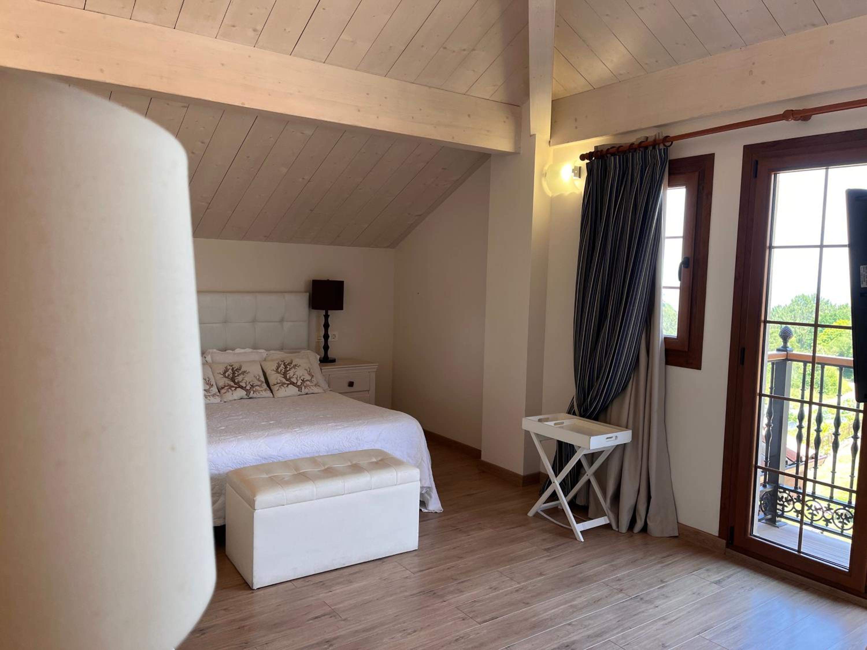 Deluxe Double or Twin Room with Garden View photo 3