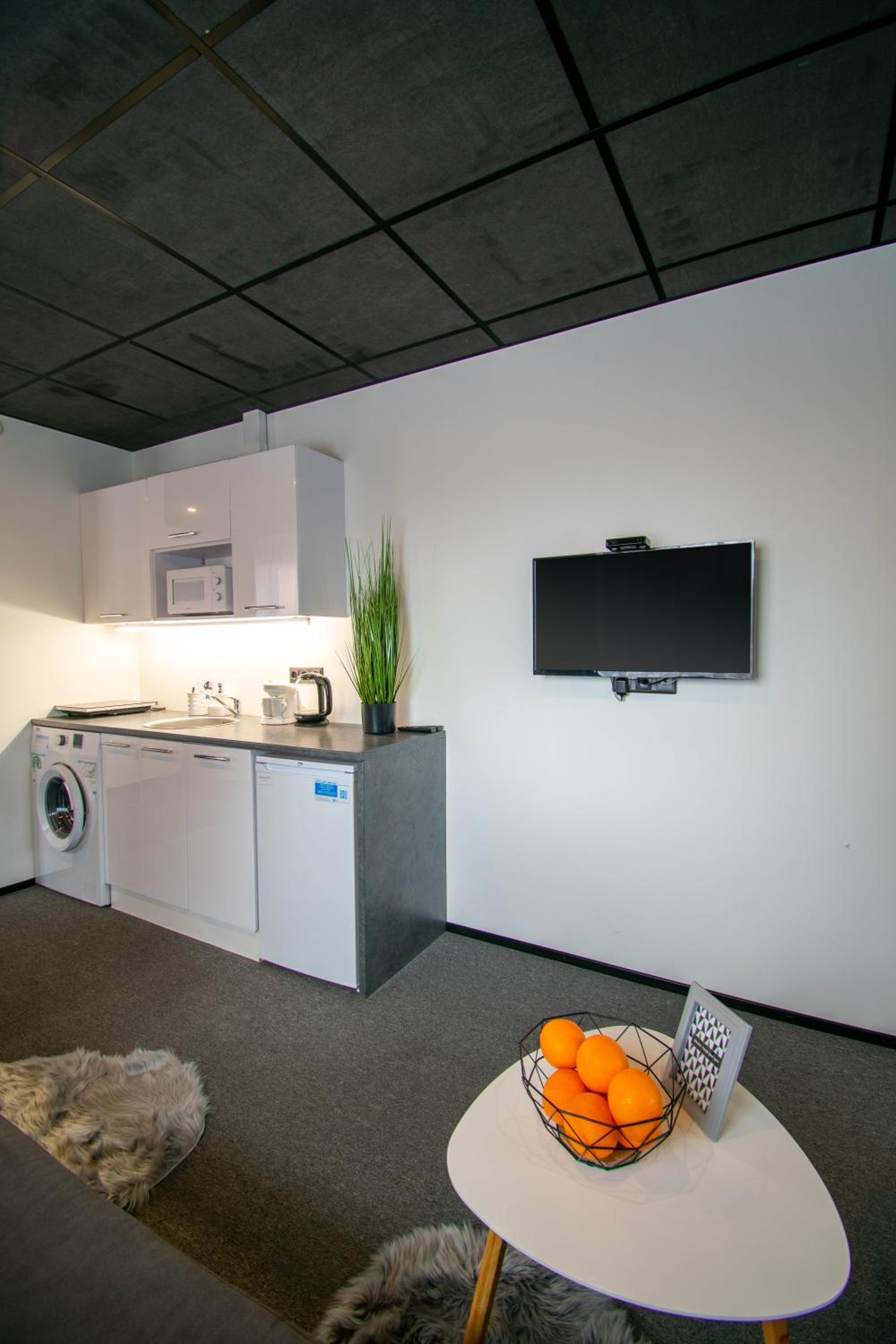 Apartment with Balcony photo 3