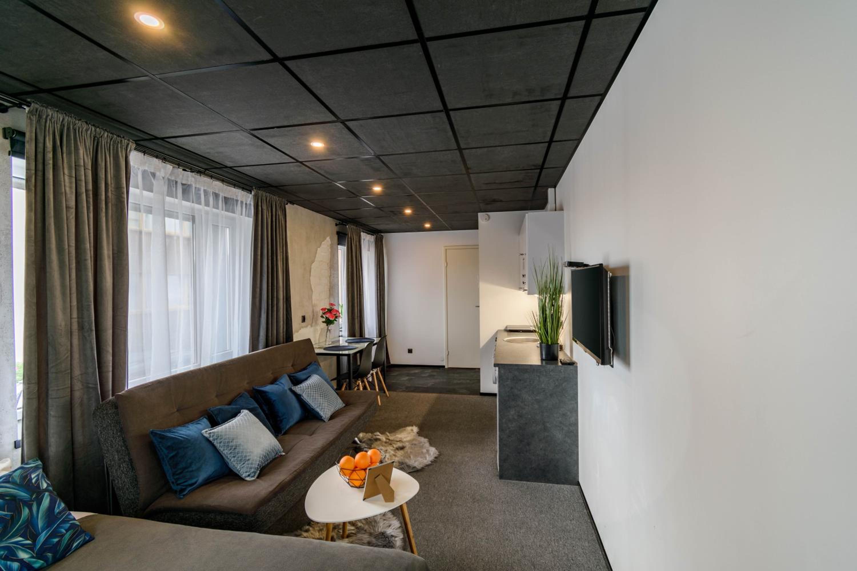 Apartment with Balcony photo 3