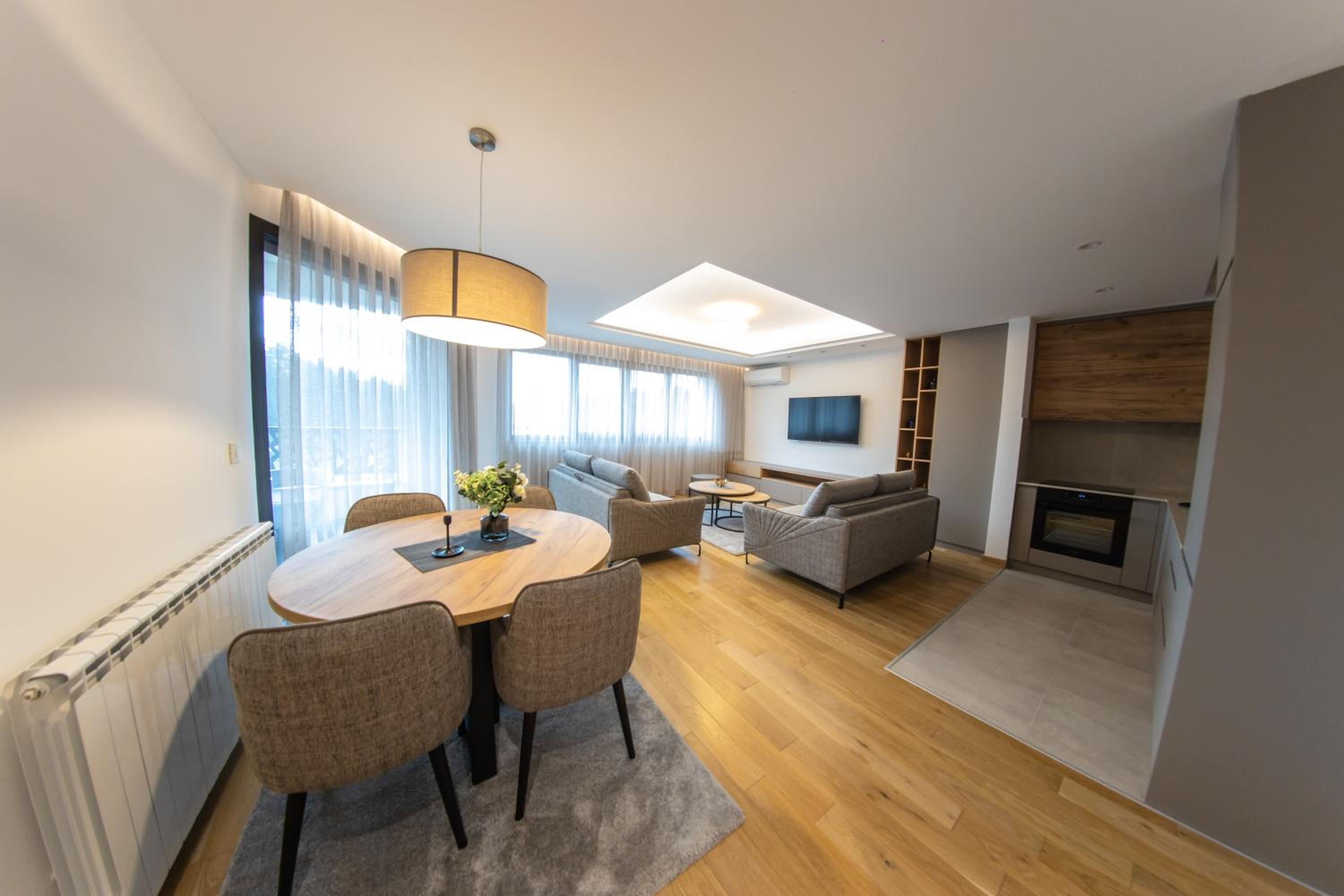 Apartment with Lake View - Photo 1