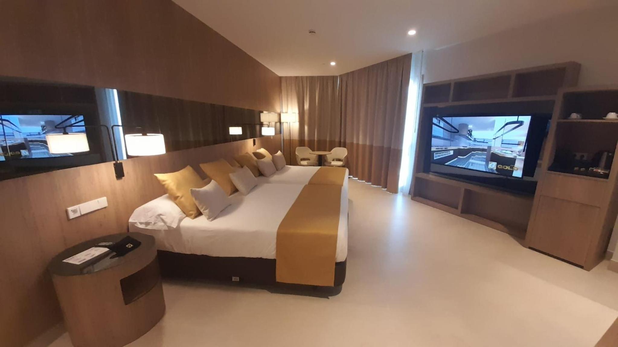 Executive Queen Room with Two Queen Beds - Photo 1