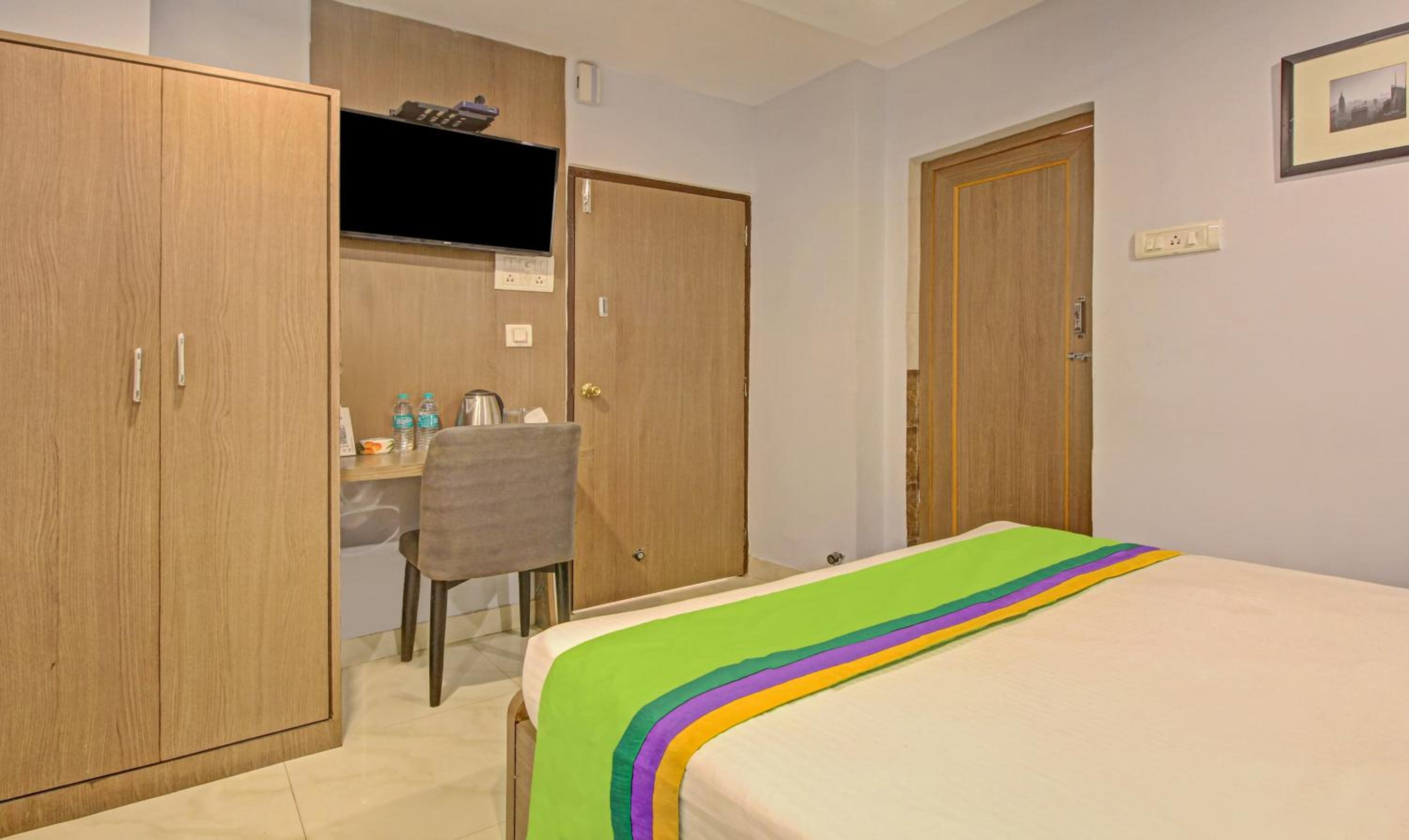 Standard Double Room - Photo 17