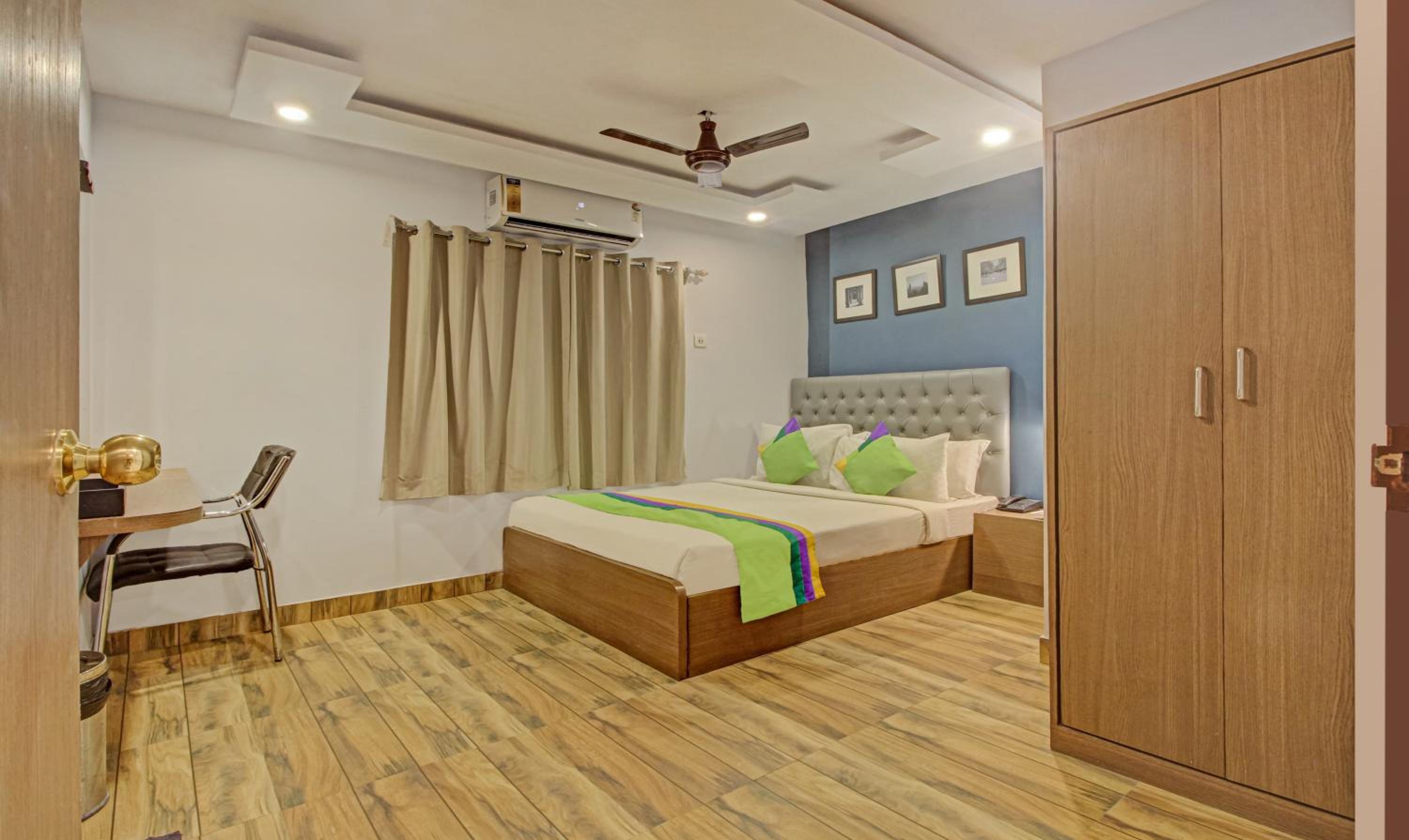 Standard Double Room - Photo 13