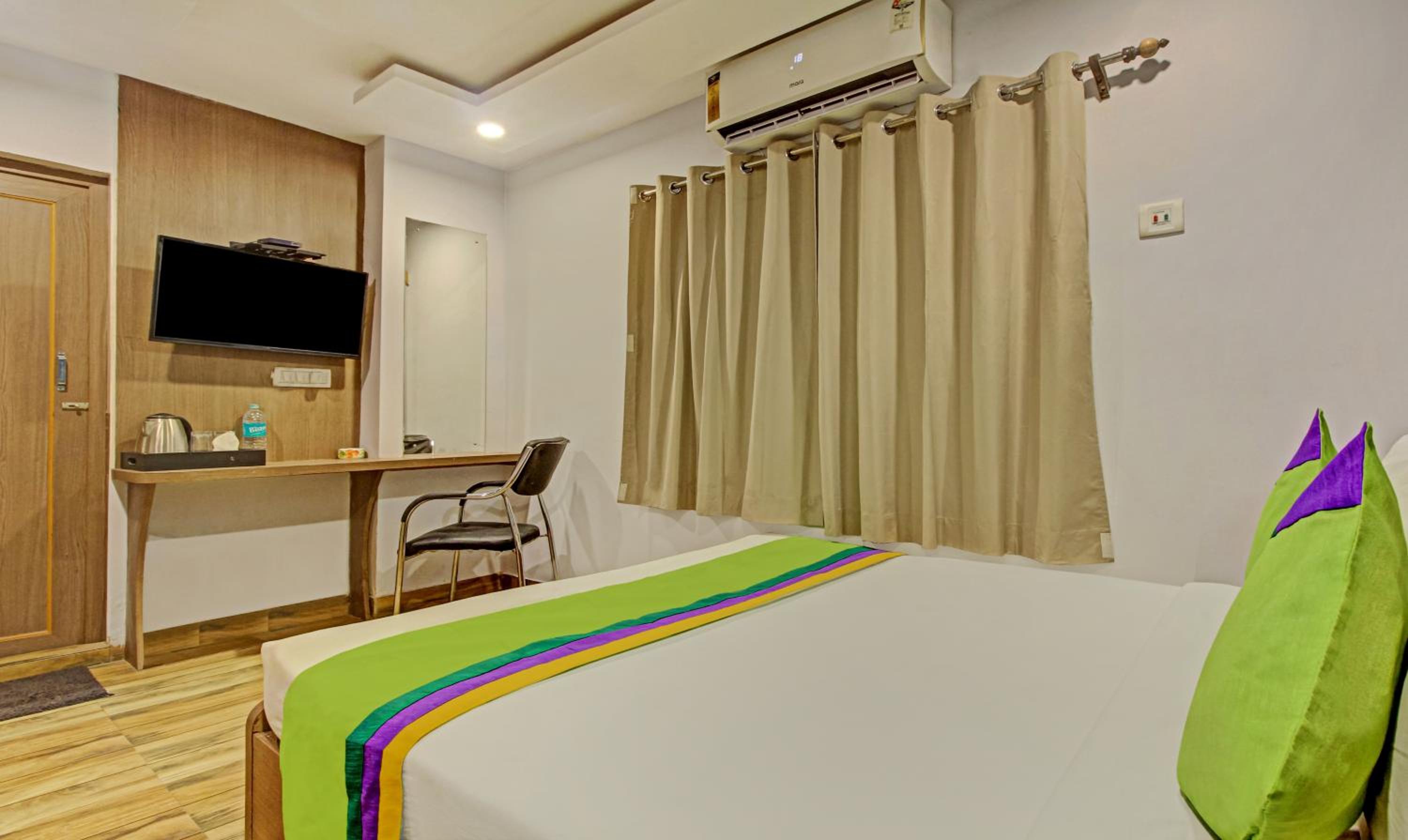 Standard Double Room - Photo 11