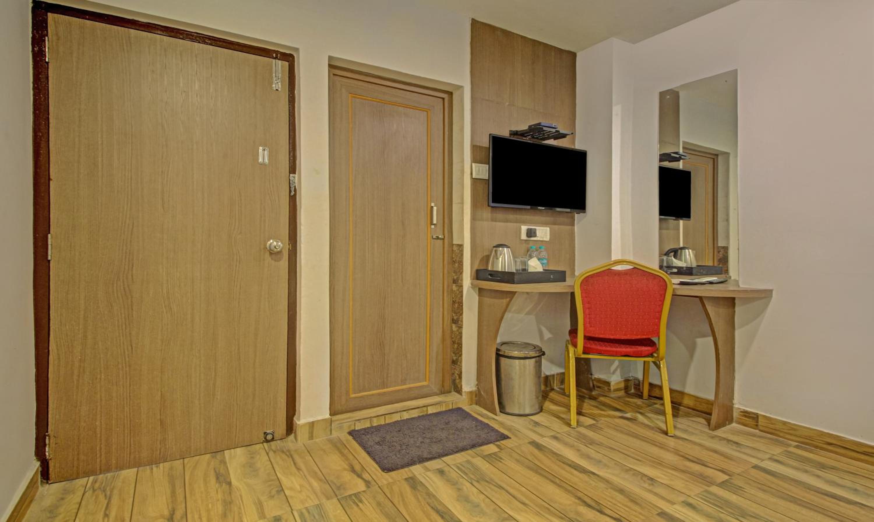 Standard Double Room - Photo 9