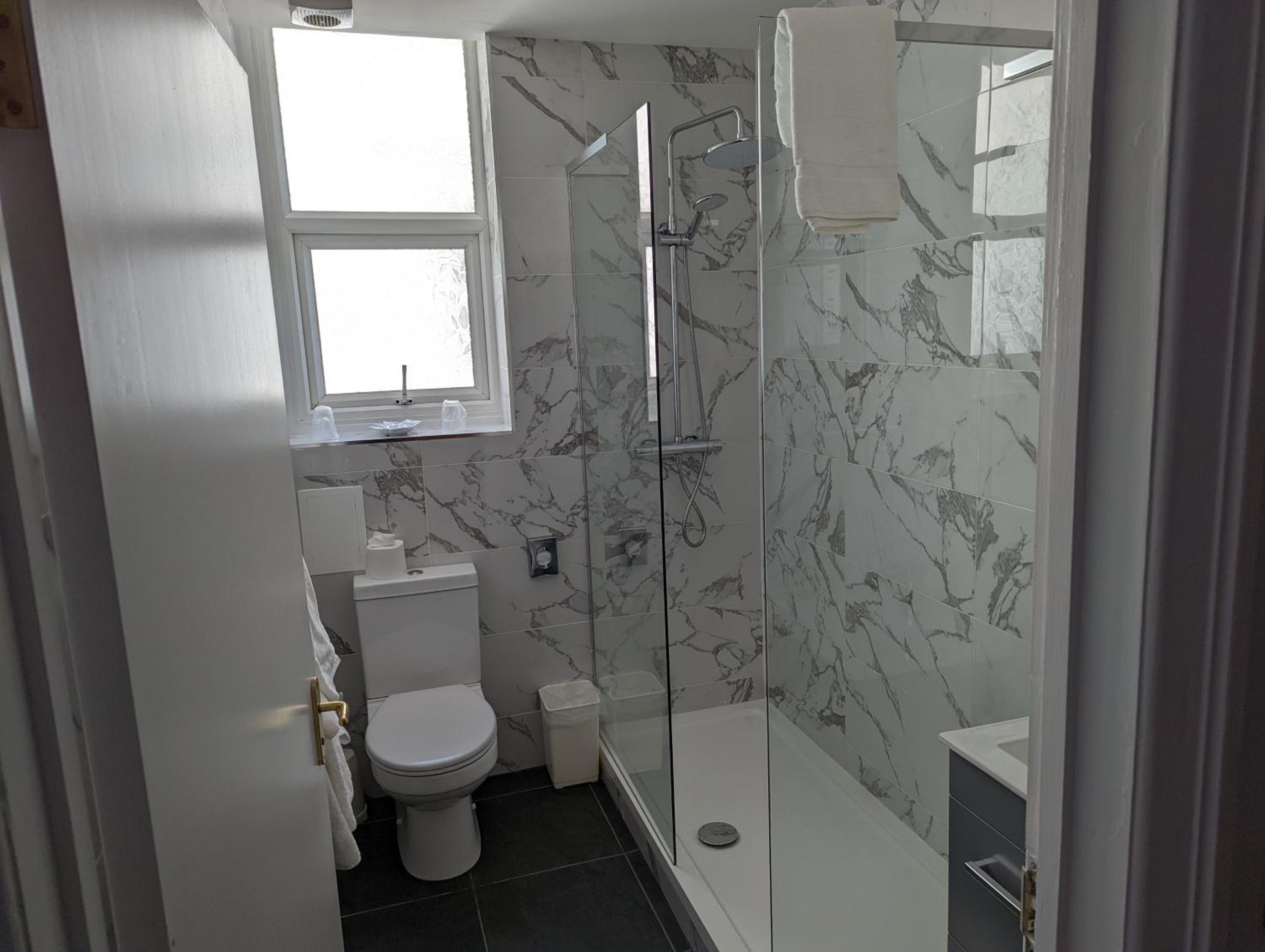Double or Twin Room - Photo 3