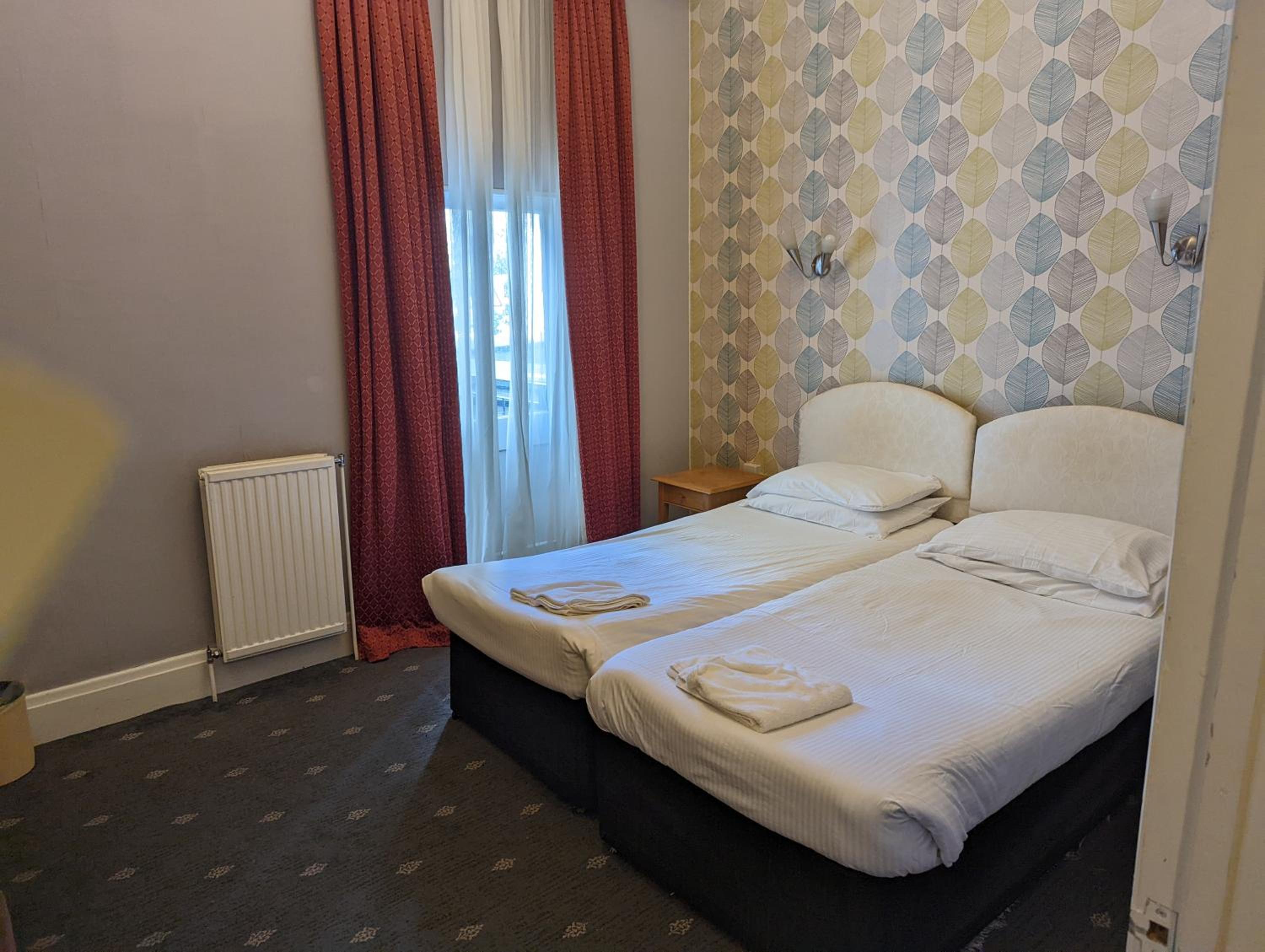 Double or Twin Room - Photo 8