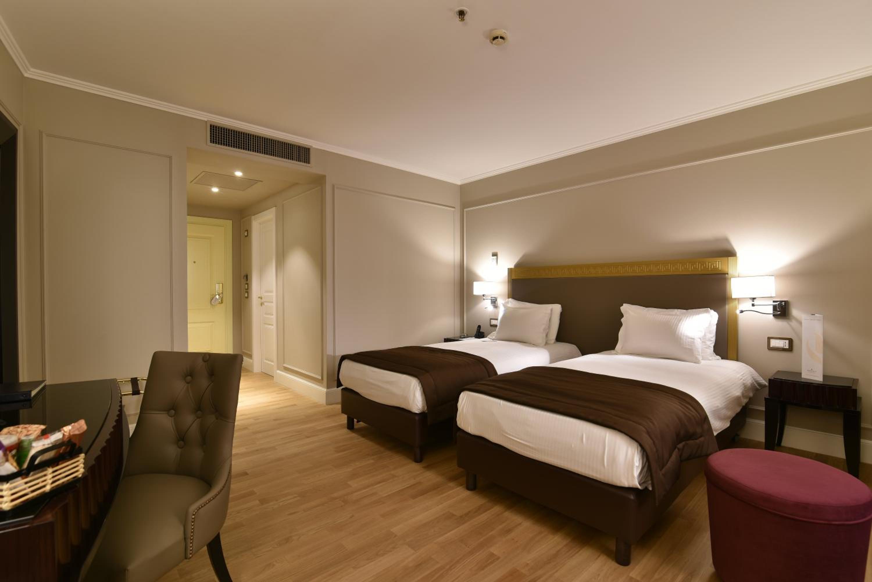 Superior King Room photo 3
