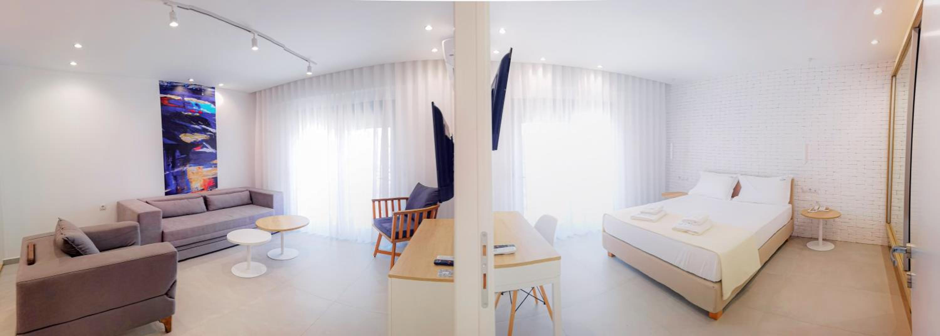 Suite with Pool View photo 1
