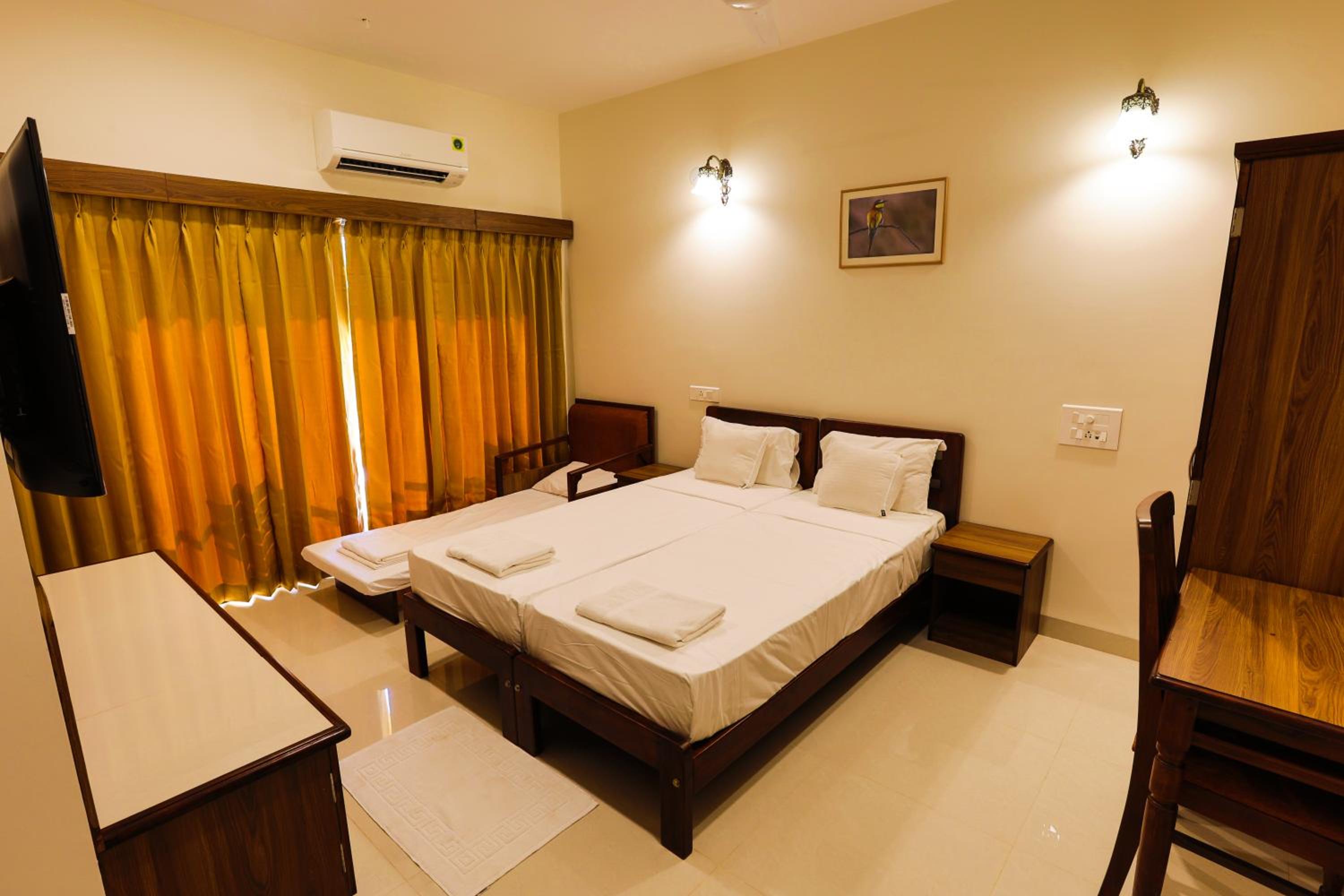 Deluxe Room with Pool View - Photo 6