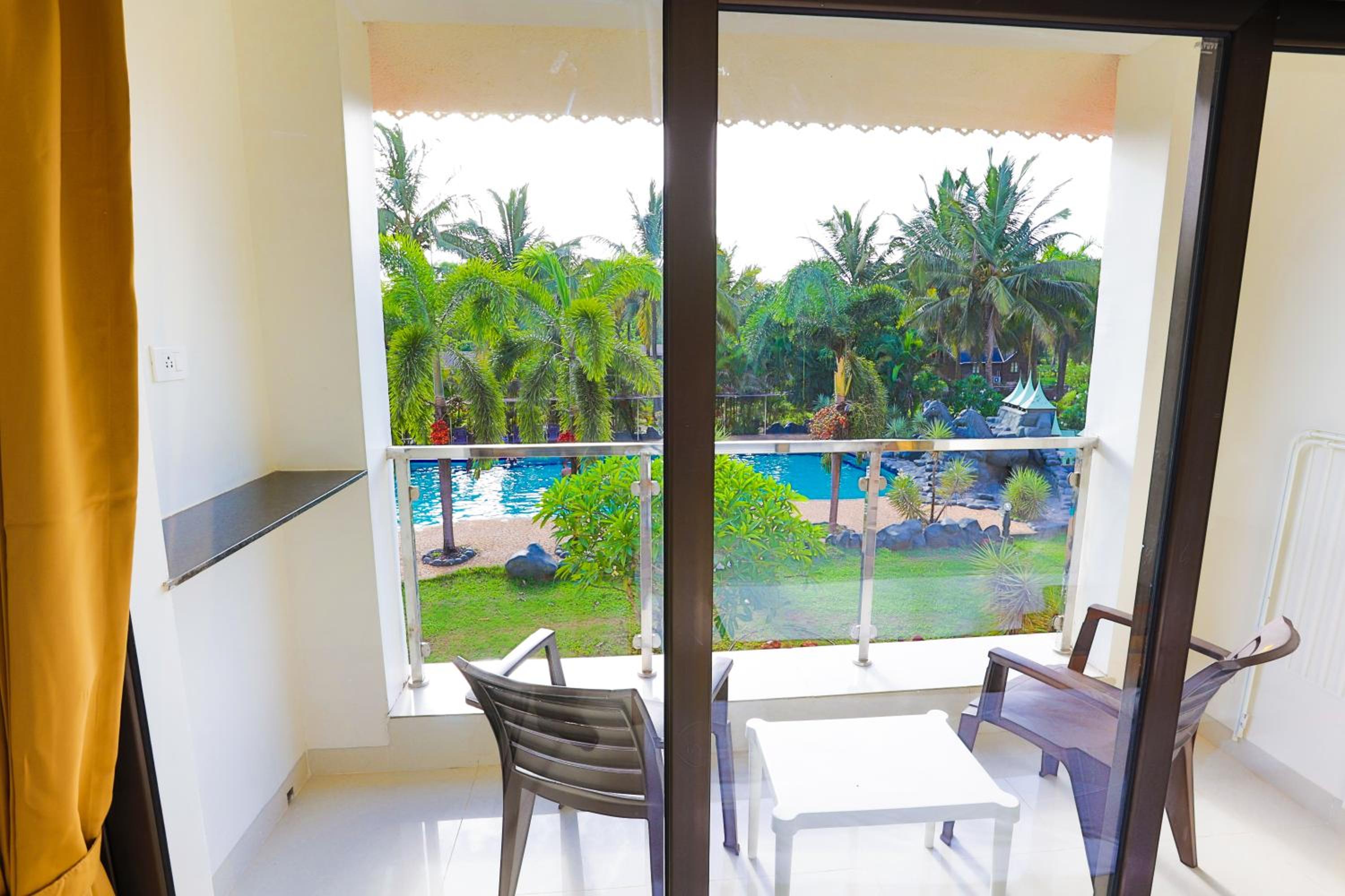 Deluxe Room with Pool View - Photo 9