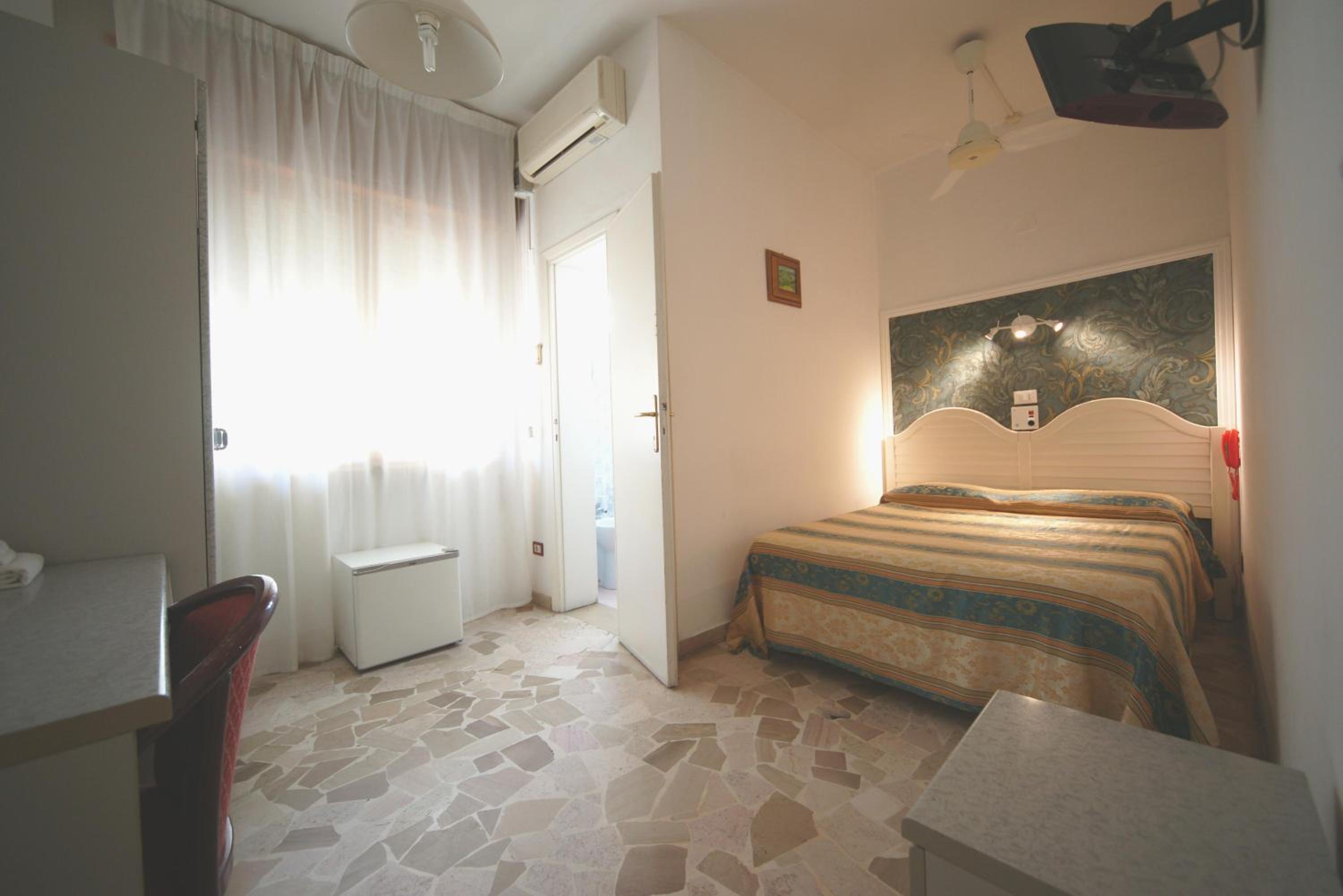 Single Room photo 3