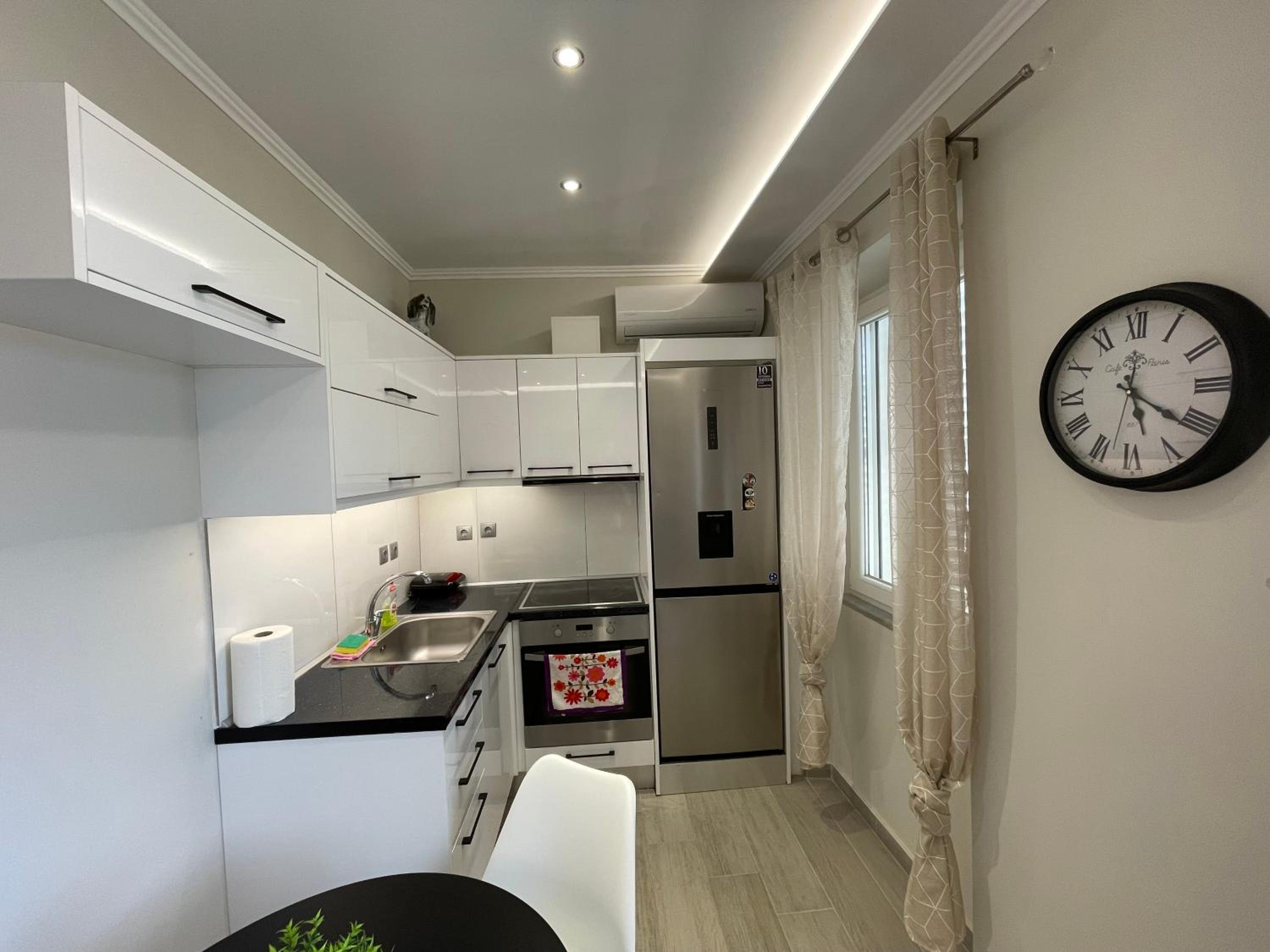 One-Bedroom Apartment - Photo 8