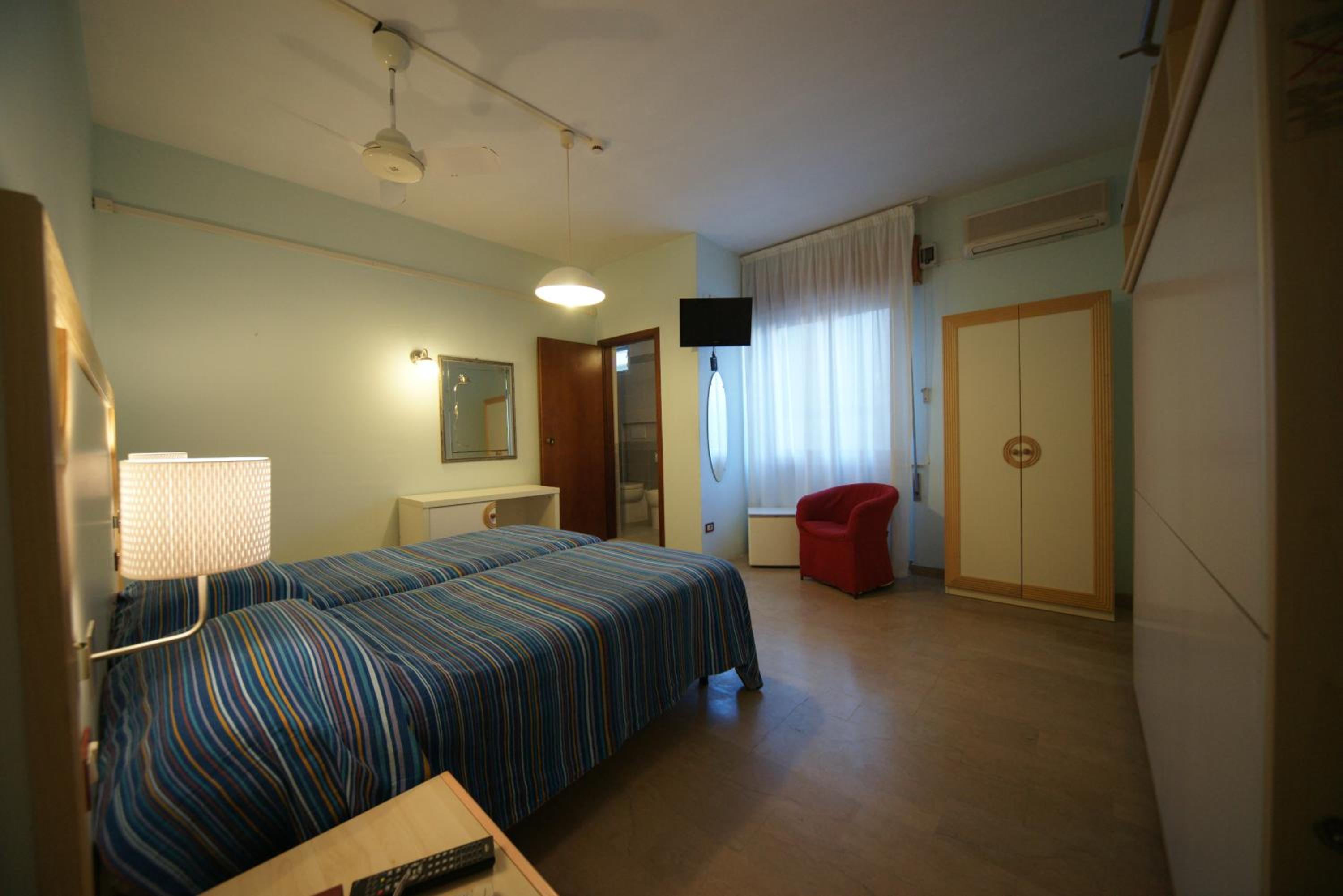 Standard Quadruple Room photo 2