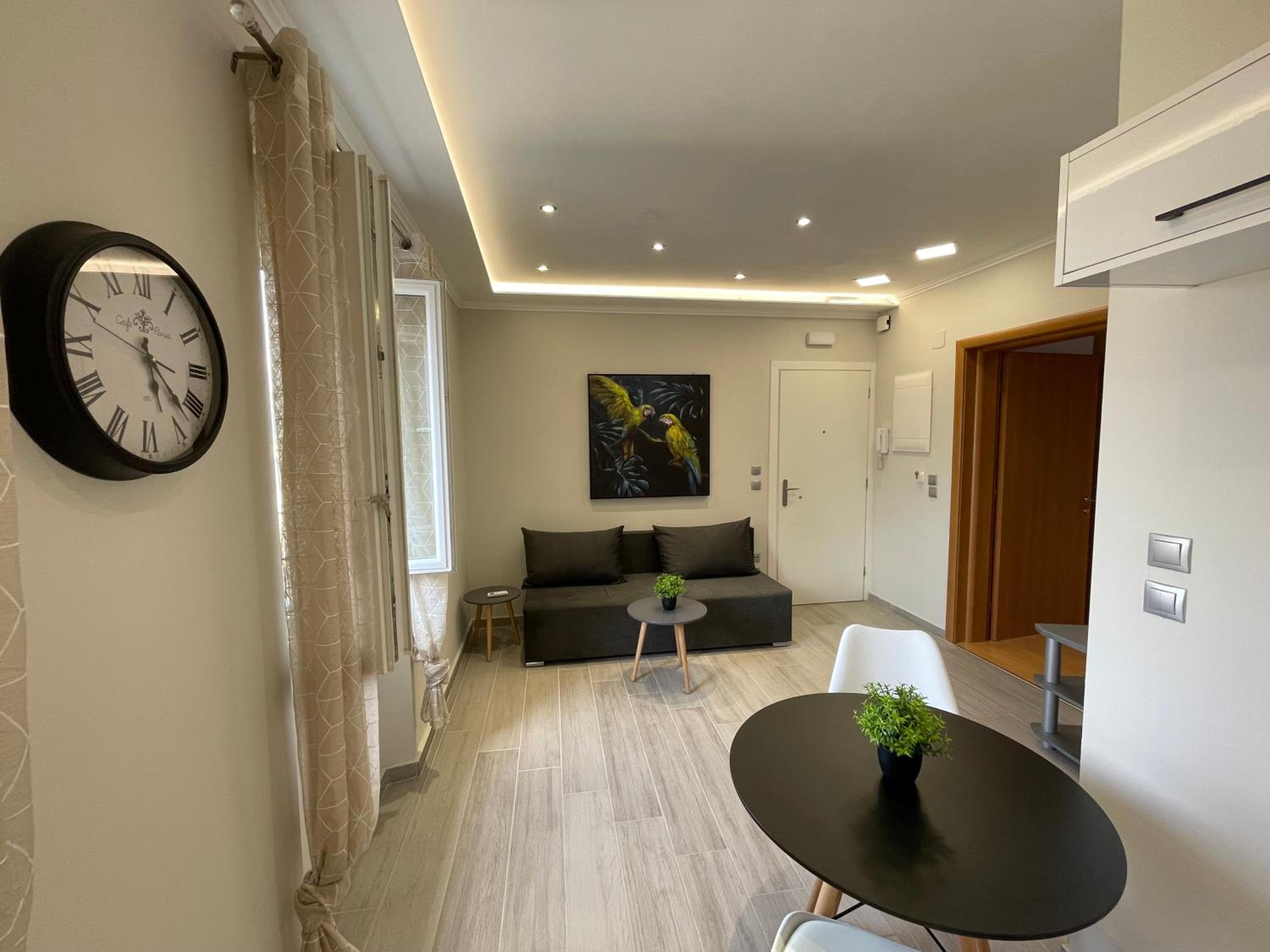 One-Bedroom Apartment - Photo 3