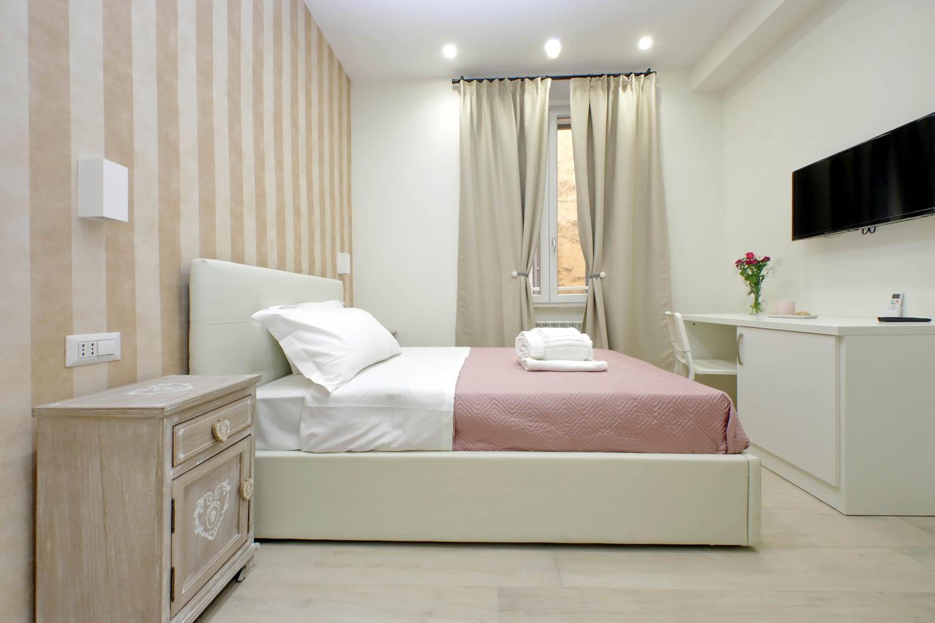 Double Room with Private Bathroom photo 3