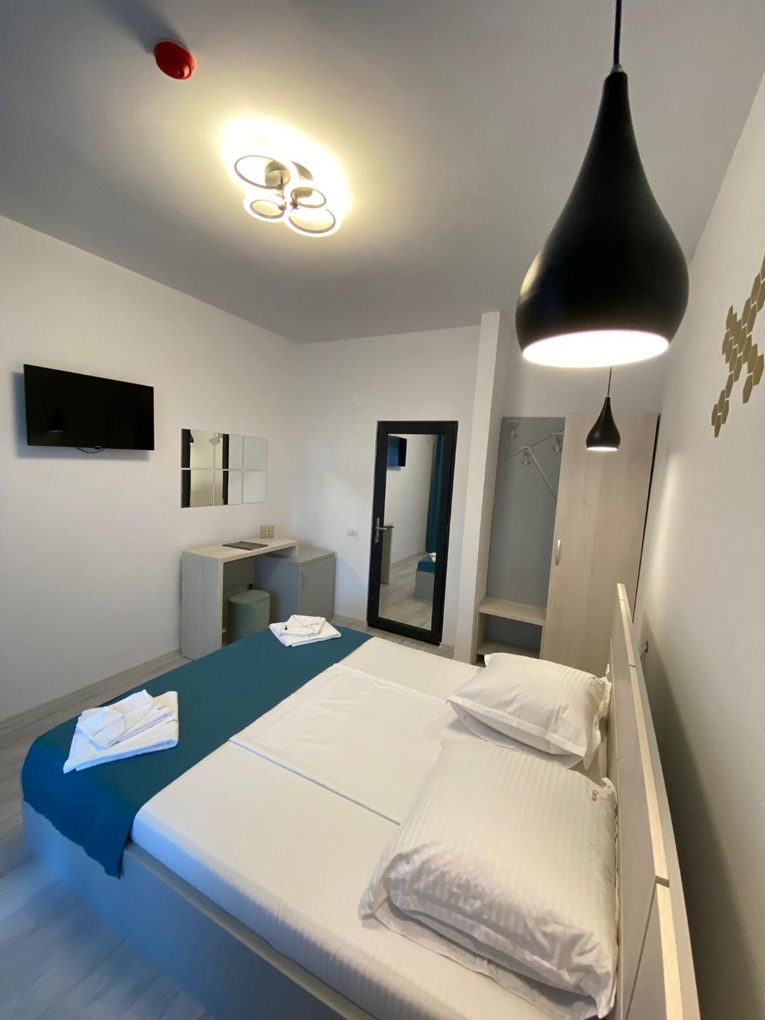 Double Room with Balcony - Photo 20