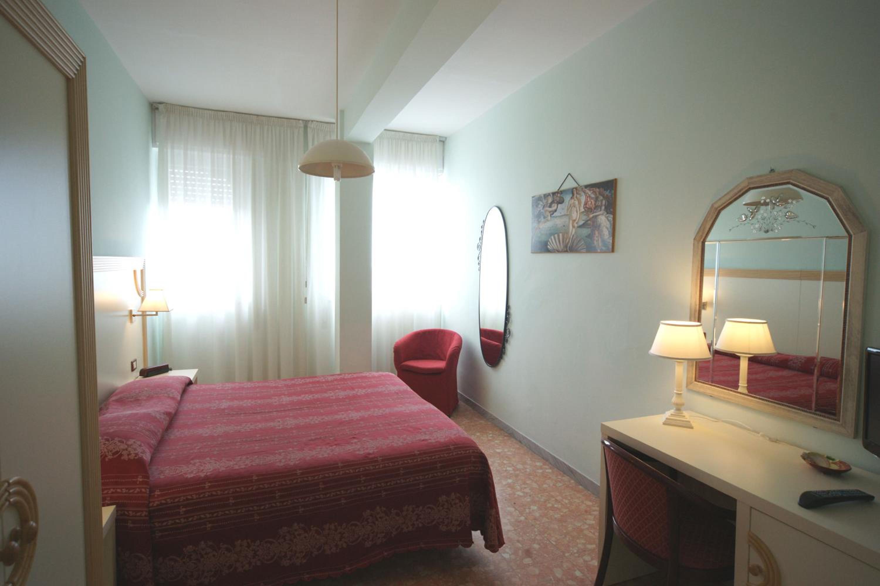 Double or Twin Room with Sea View - Photo 5